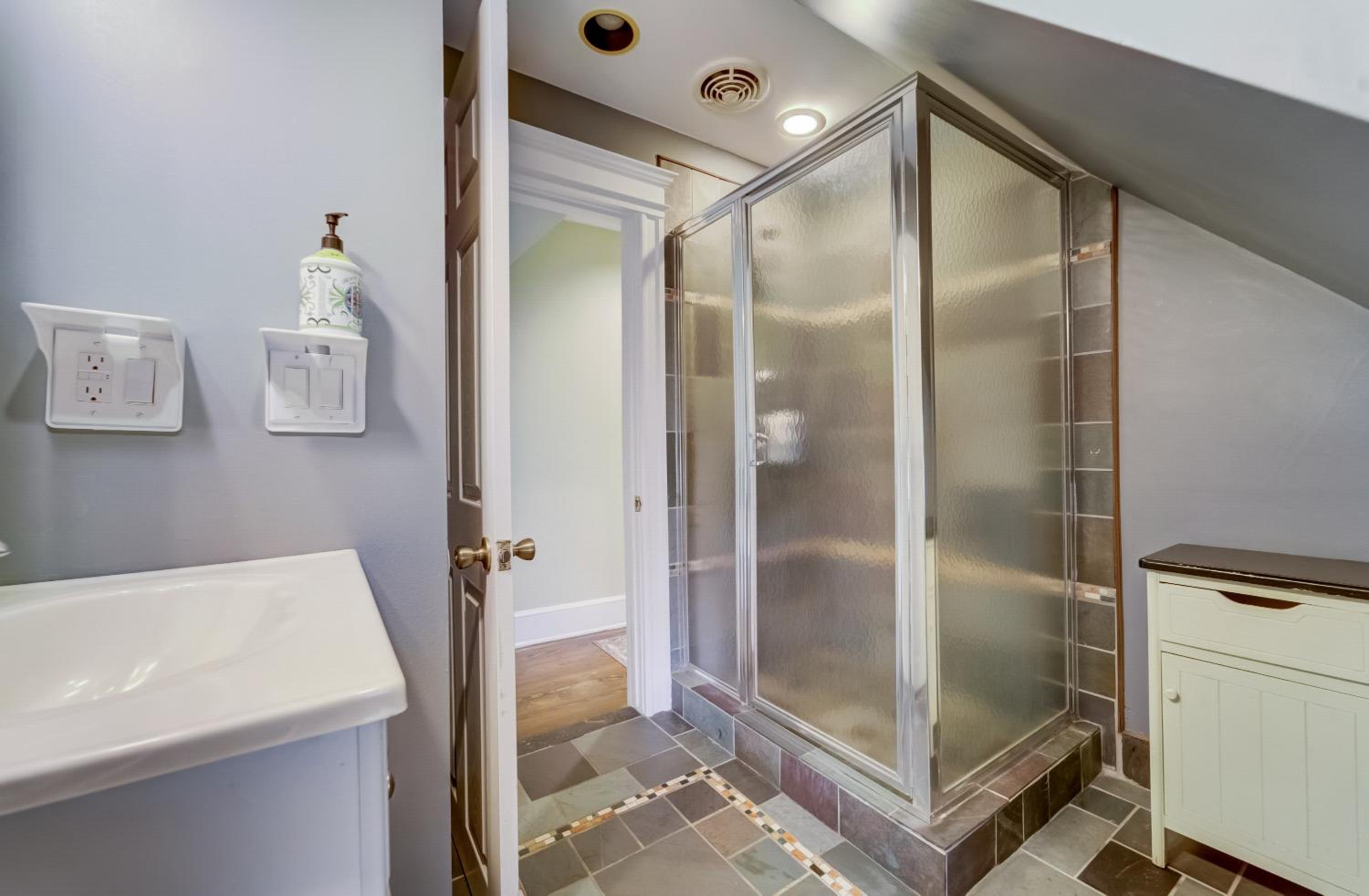 4 - 5 Bed Apt Victorian Beach House in Asbury Park view 5