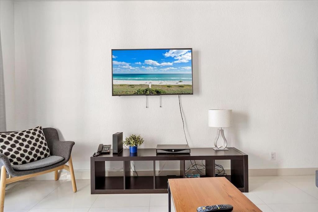 Beachfront 2 bedroom at Tides Hollywood 8th floor view 5