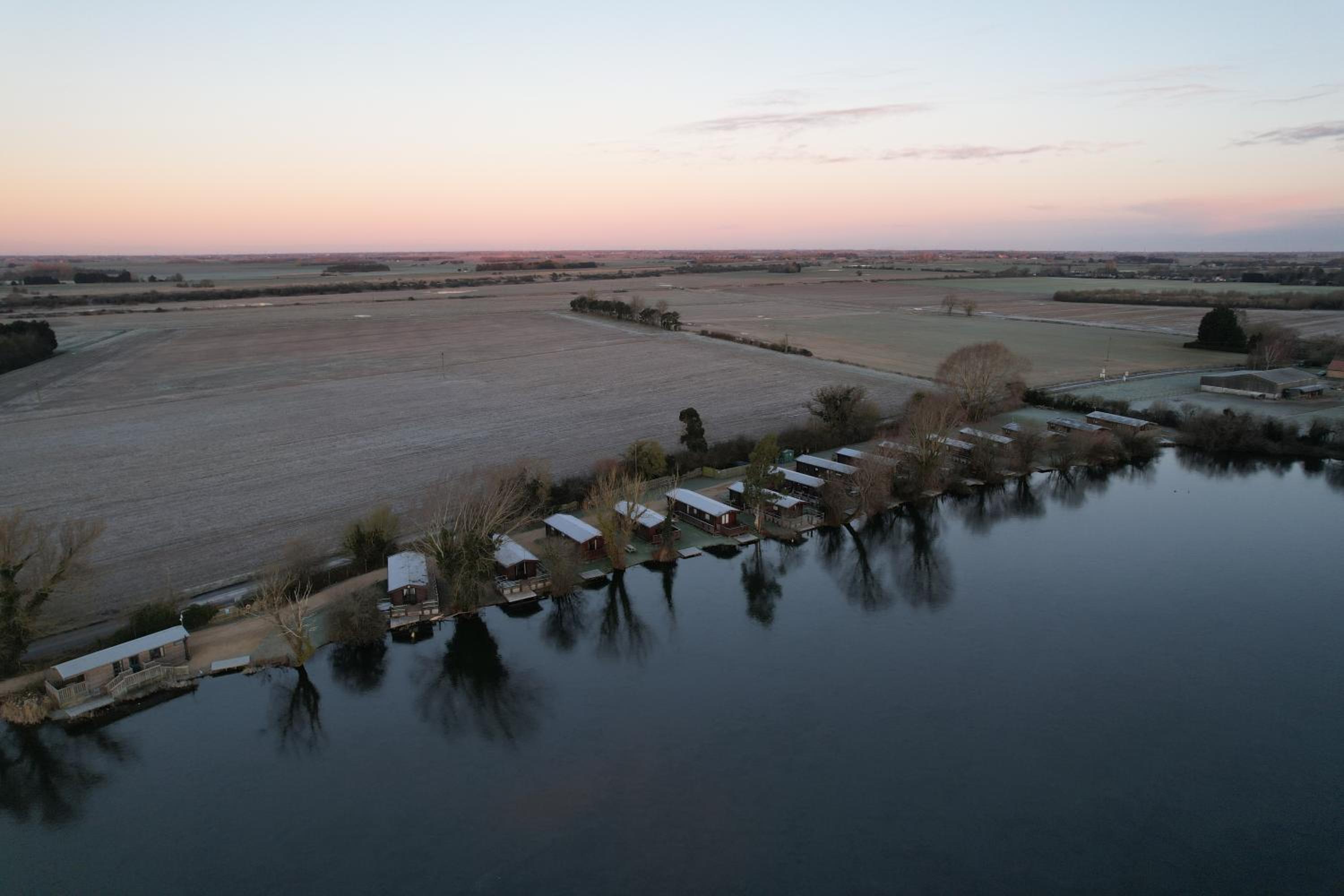 Kings Lynn Vacations - Woodlakes Park By Liv Retreats - Property Image 4