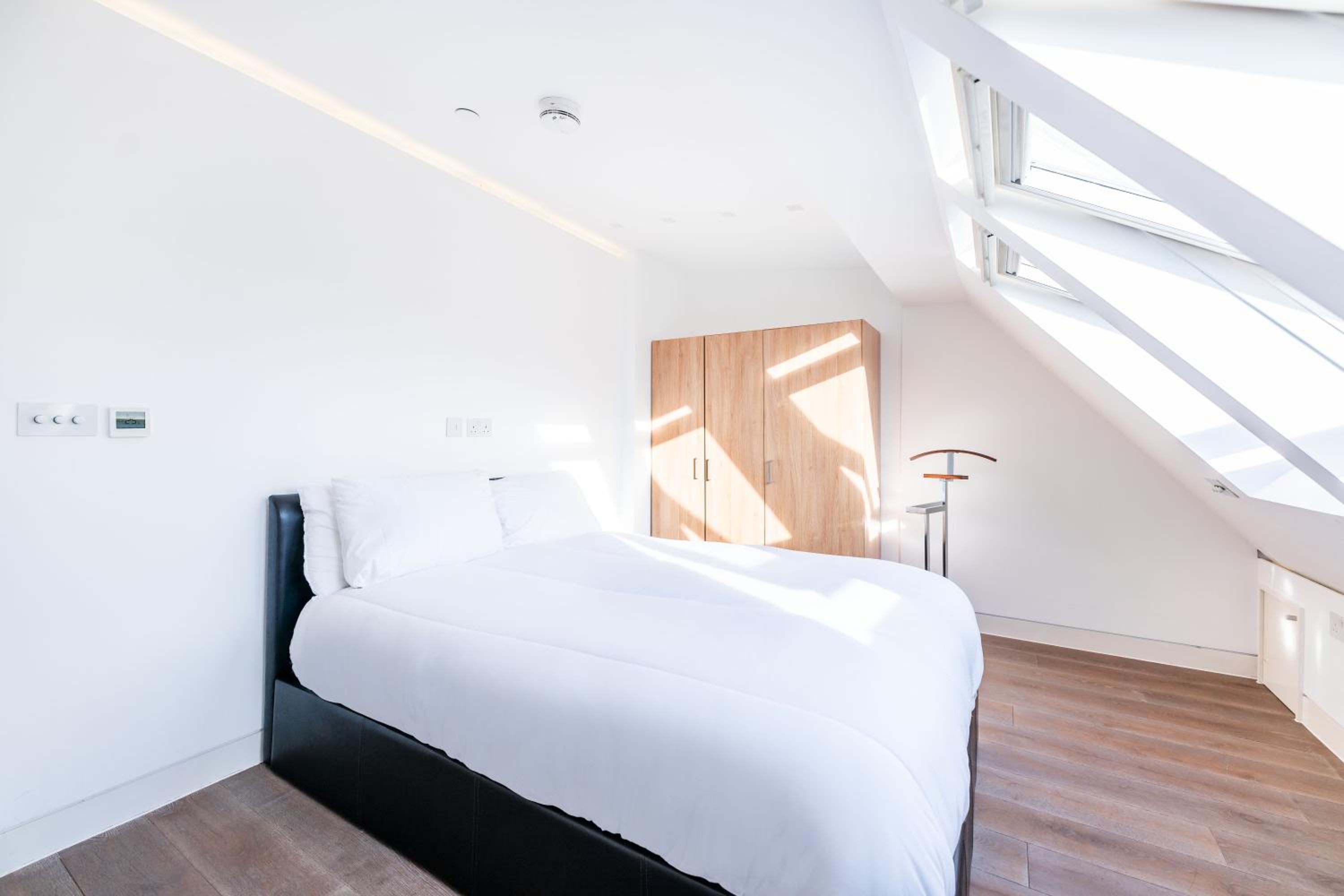 Elegant Mews Apartment view 5
