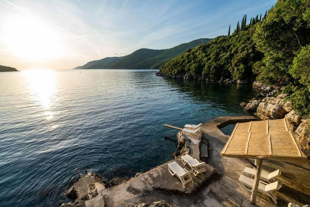 Peaceful Villa Palma with a pool in Dubrovnik