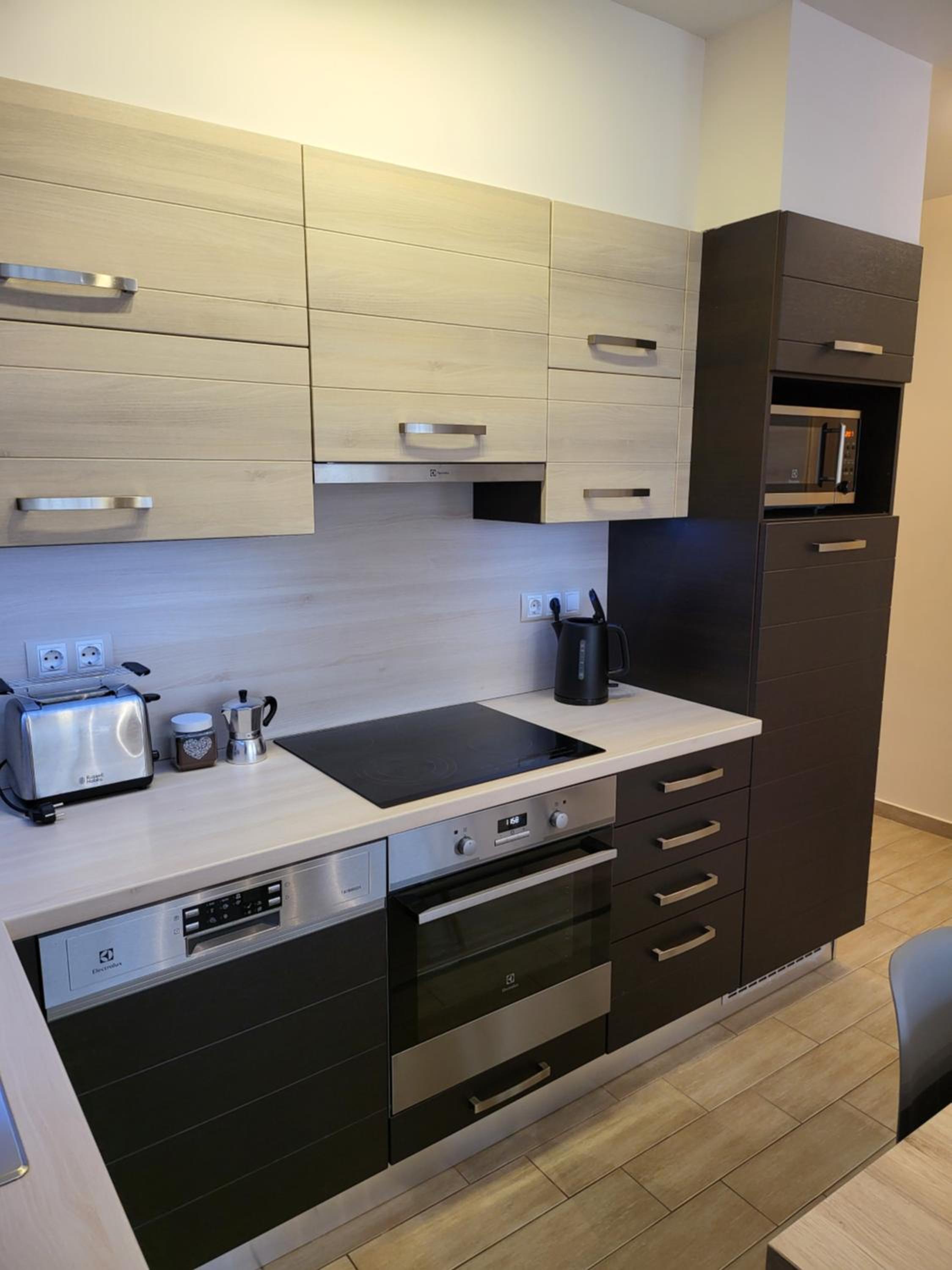 TriAngol Apartman: fürdő, belváros, egyetem view 2