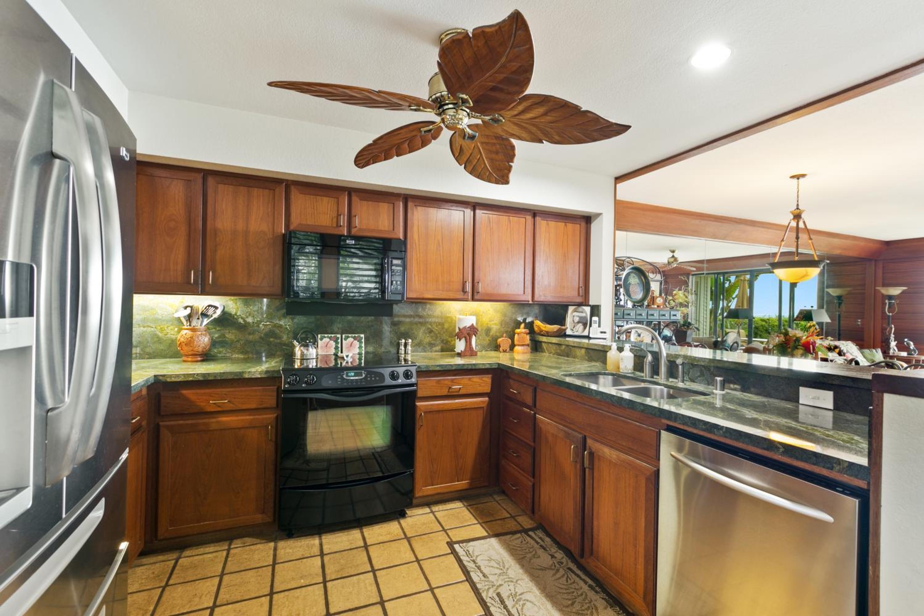 Oceanfront Corner Villa w Air Conditioning - Alekona Kauai
