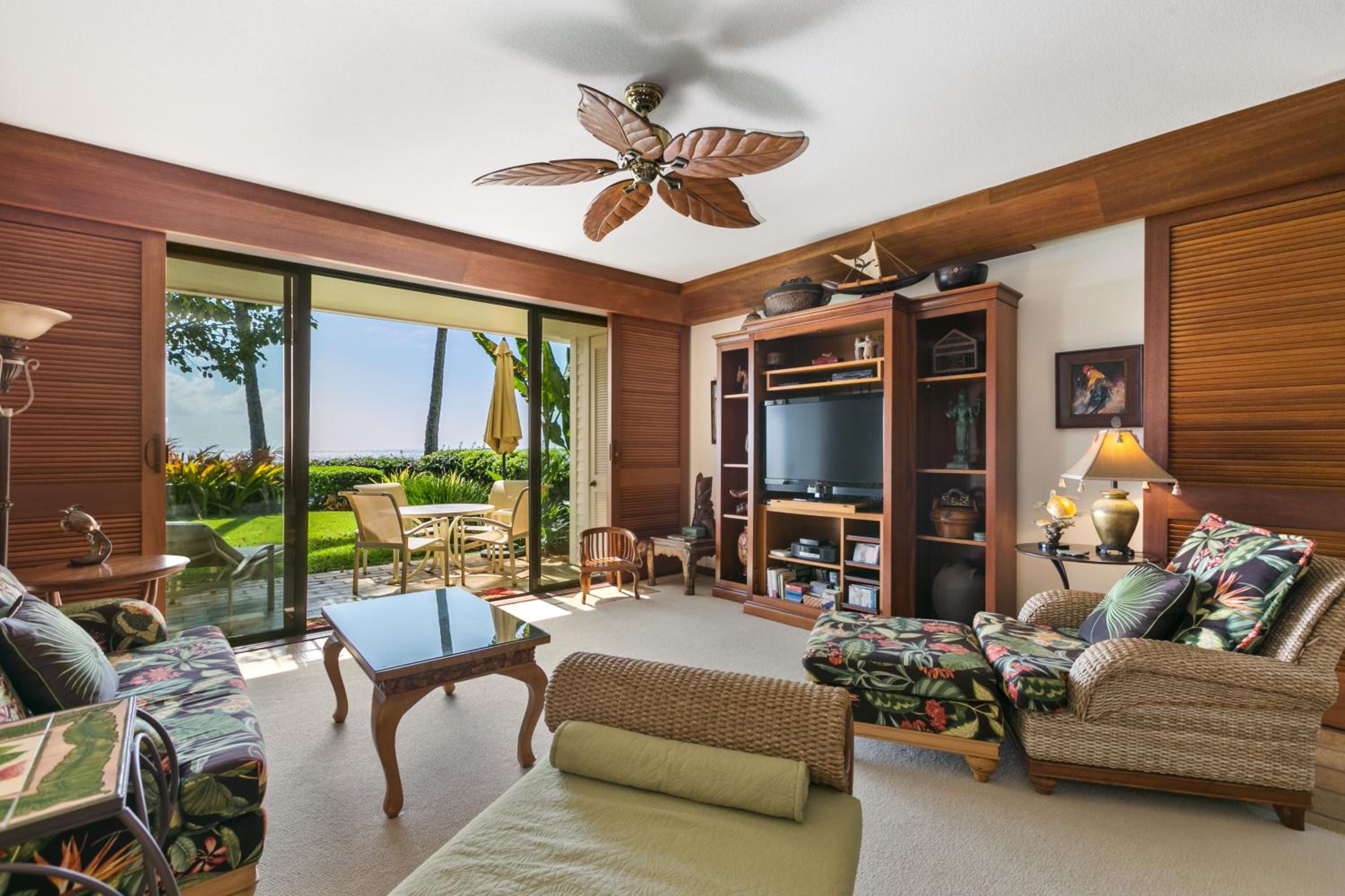 Oceanfront Corner Villa w Air Conditioning - Alekona Kauai
