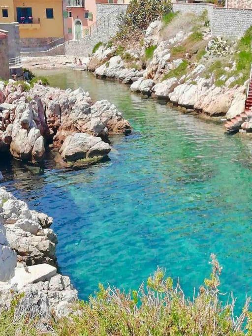 Relaxing seahouse