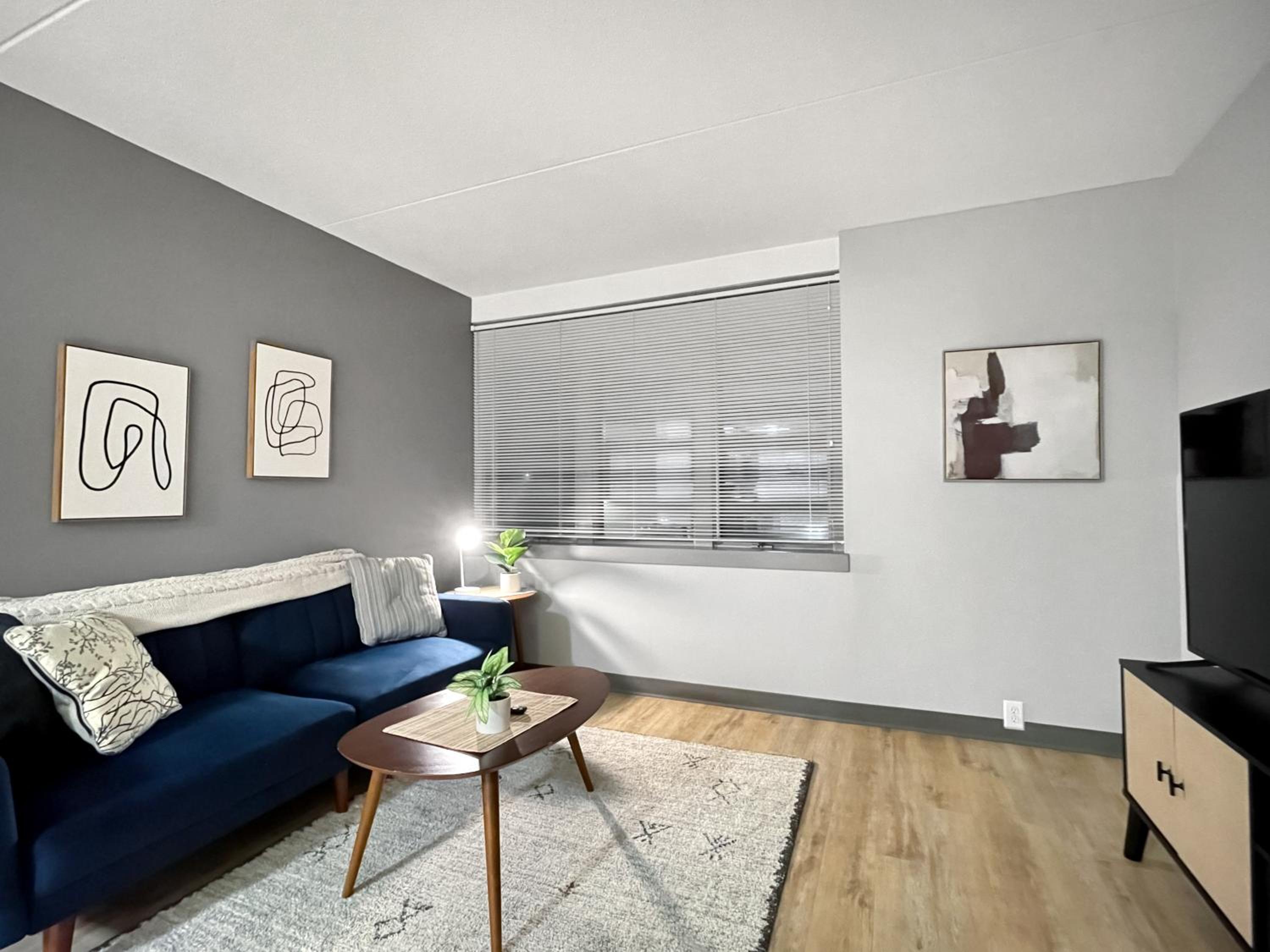 Des Moines Vacations - Downtown 1br Gem Steps Away From Wells Fargo - Property Image 1