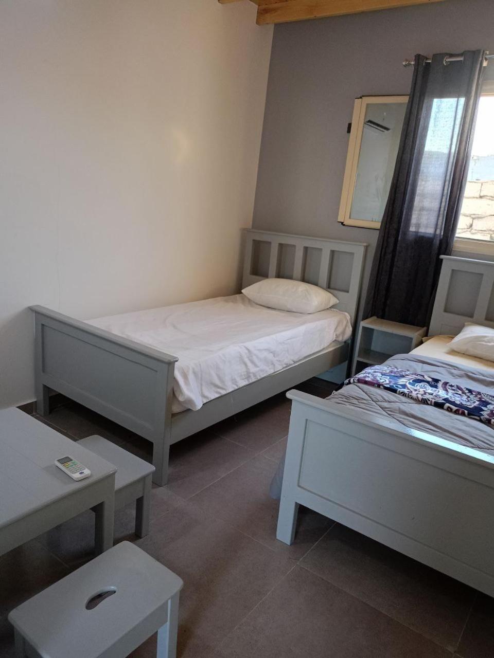 Studio with a spacious garden in Al-Assla view 4