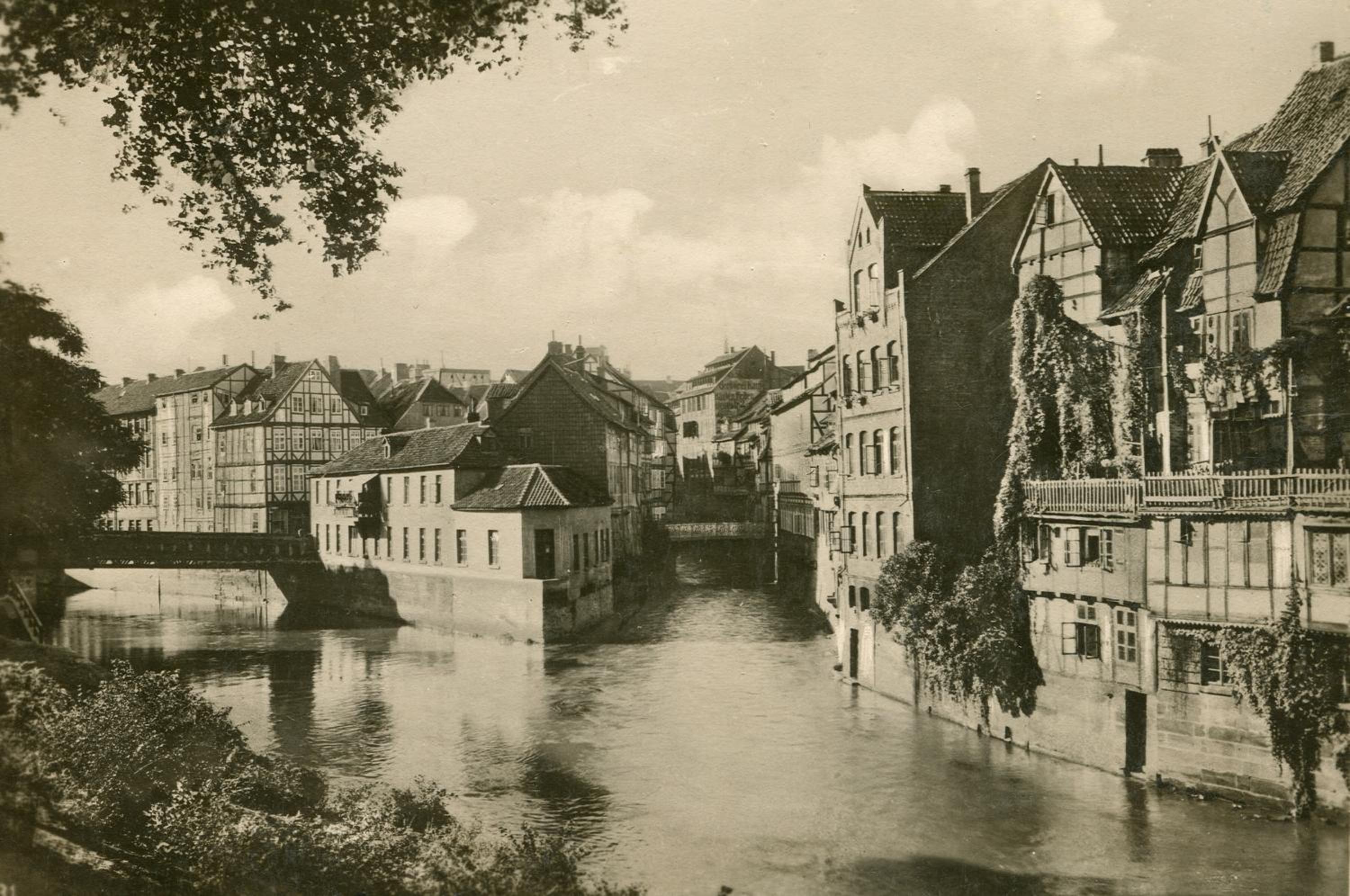 Designer Apartment an der Leineinsel in Hannover, direkt am Wasser in ruhiger Laage, Messeapartment