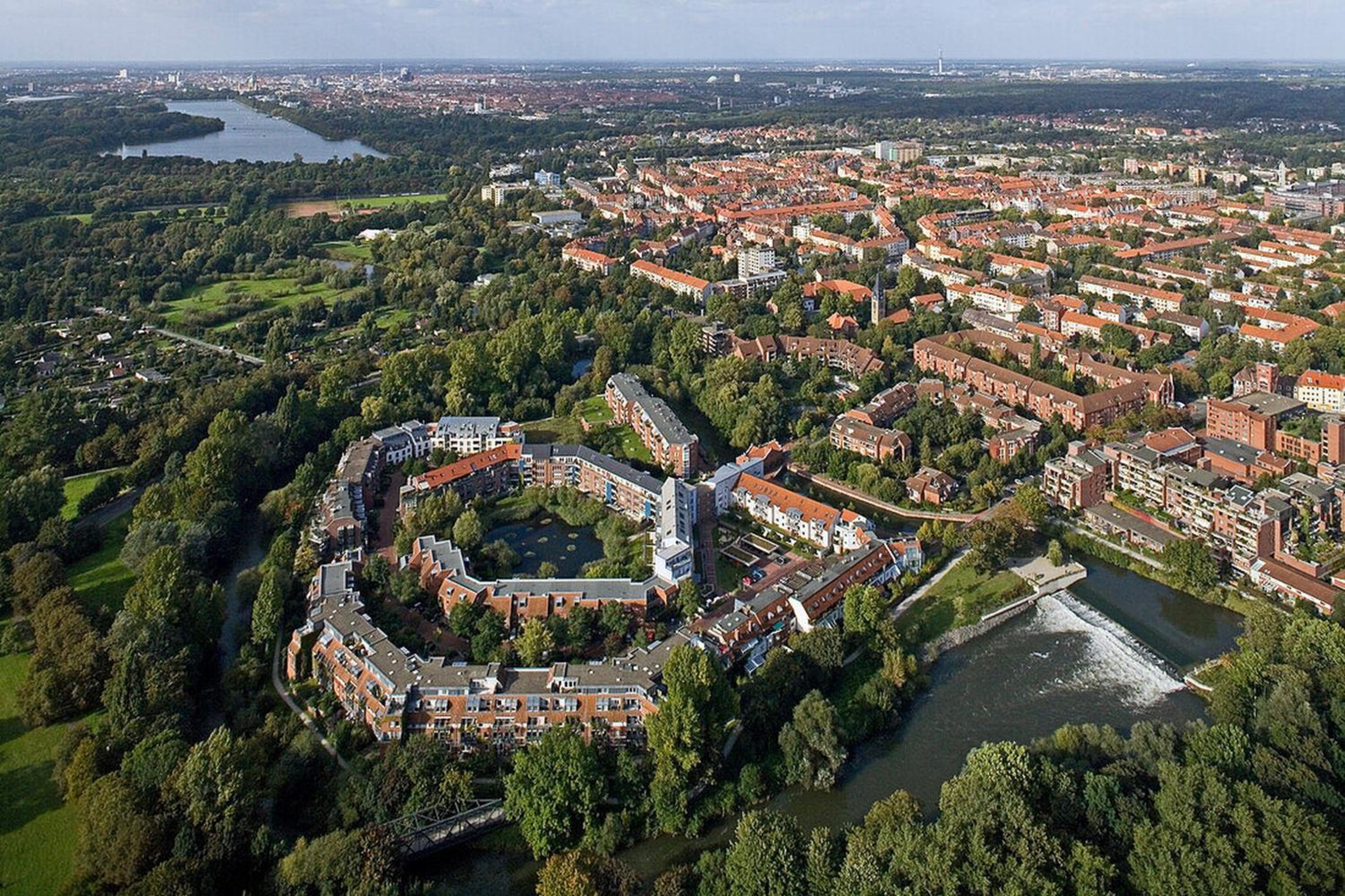 Designer Apartment an der Leineinsel in Hannover, direkt am Wasser in ruhiger Laage, Messeapartment