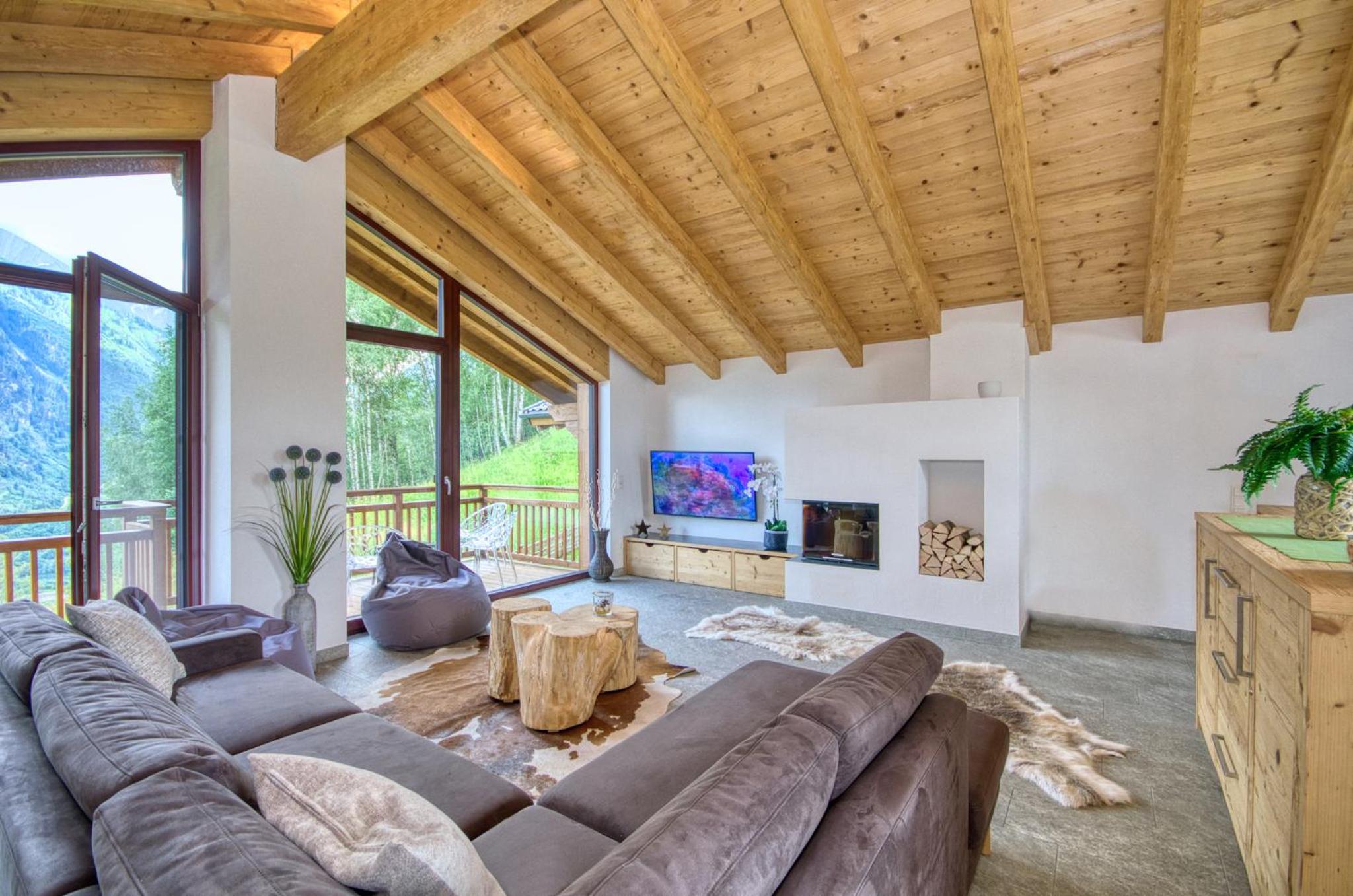 Ski-in Ski-out Chalet Maiskogel