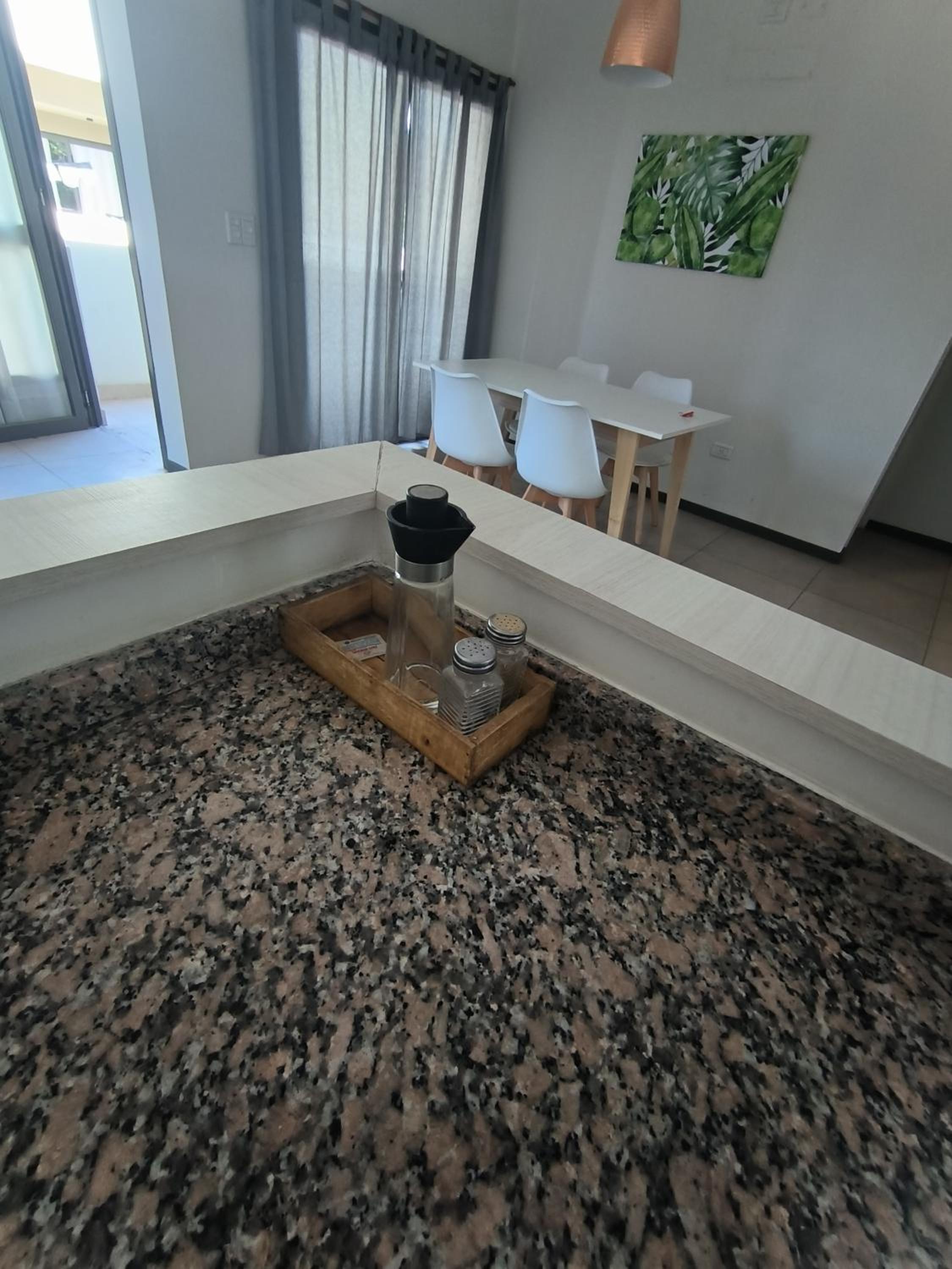 Luminoso apartamento con parrilla y vista a la montaña