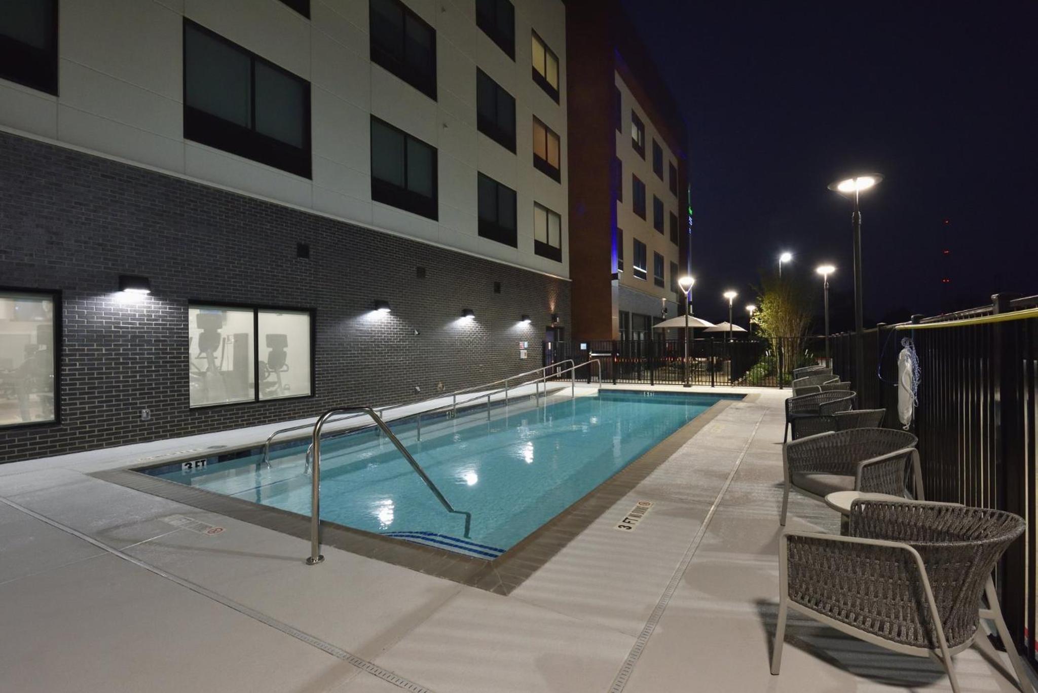 Palm Springs Vacations - Holiday Inn Express  Suites Spring - Woodlands Area, an IHG Hotel - Property Image 10