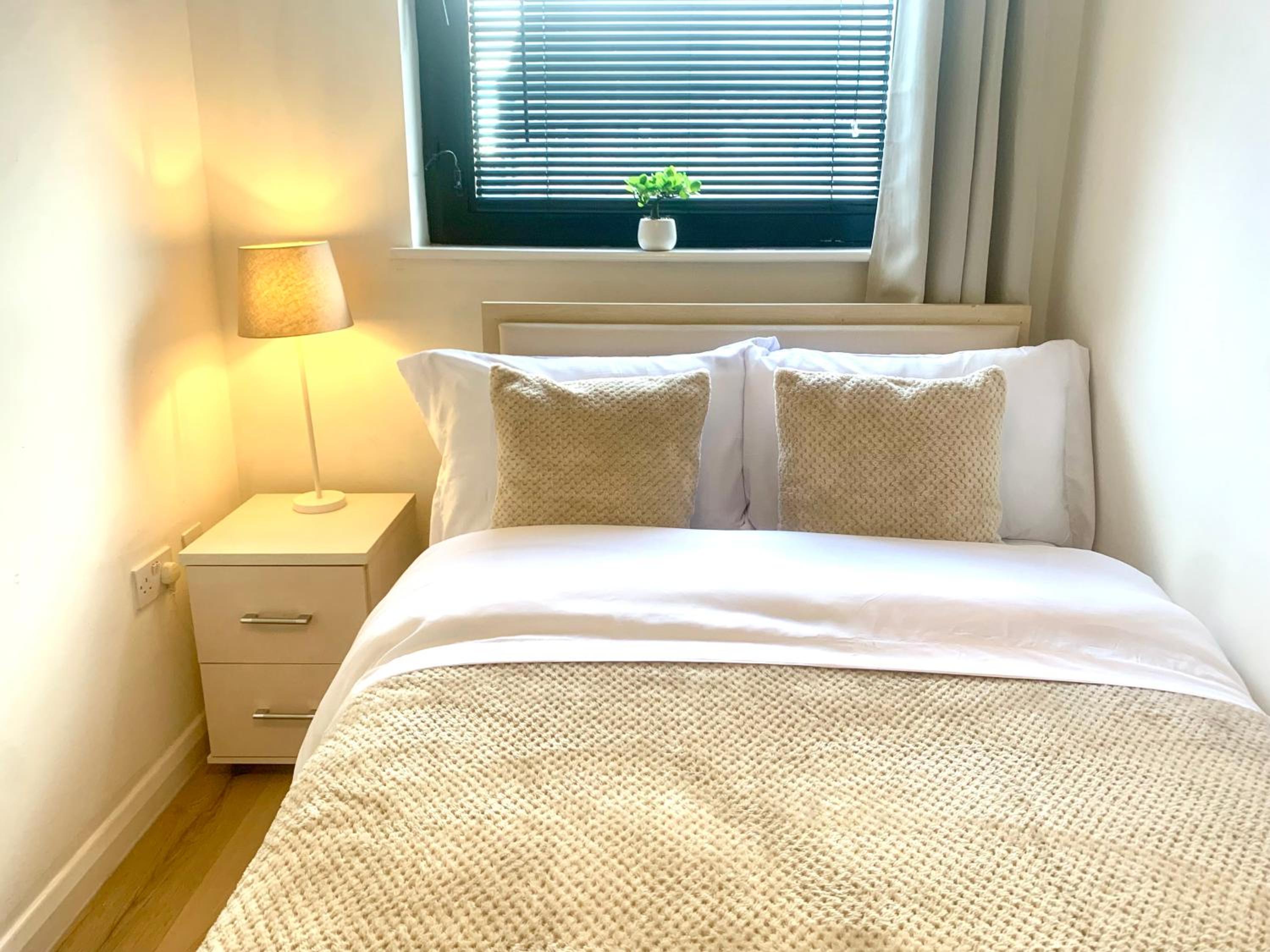 Spacious 3BR City Centre Apartment Free Parking