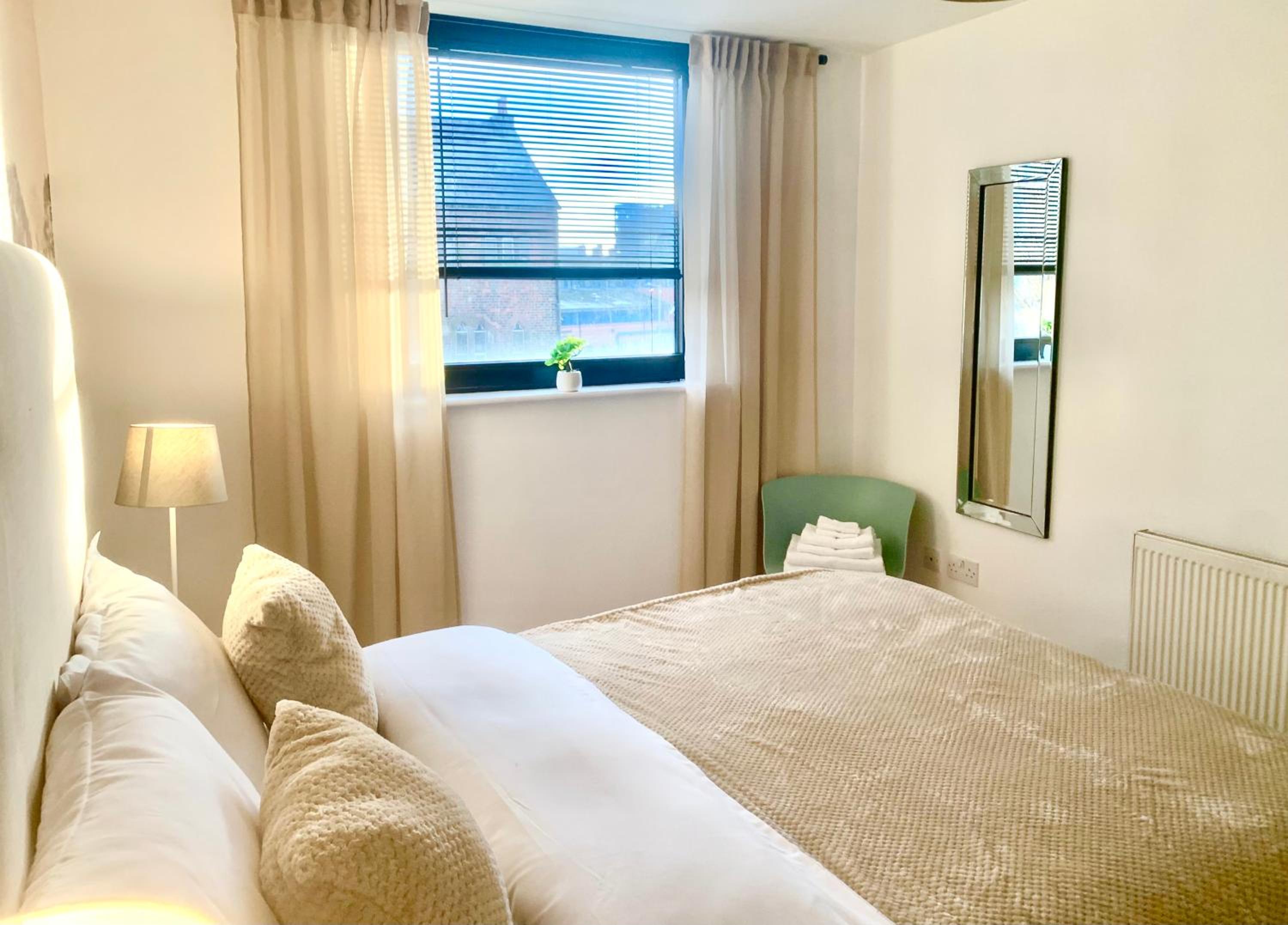 Spacious 3BR City Centre Apartment Free Parking