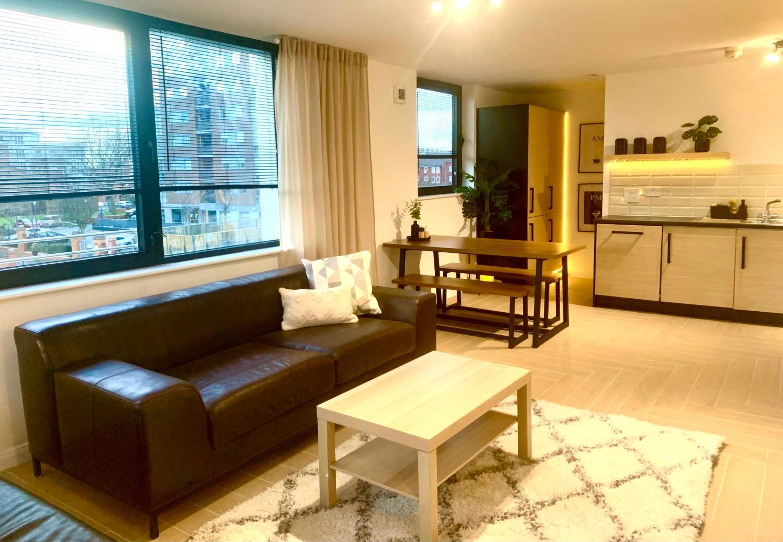 Spacious 3BR City Centre Apartment Free Parking