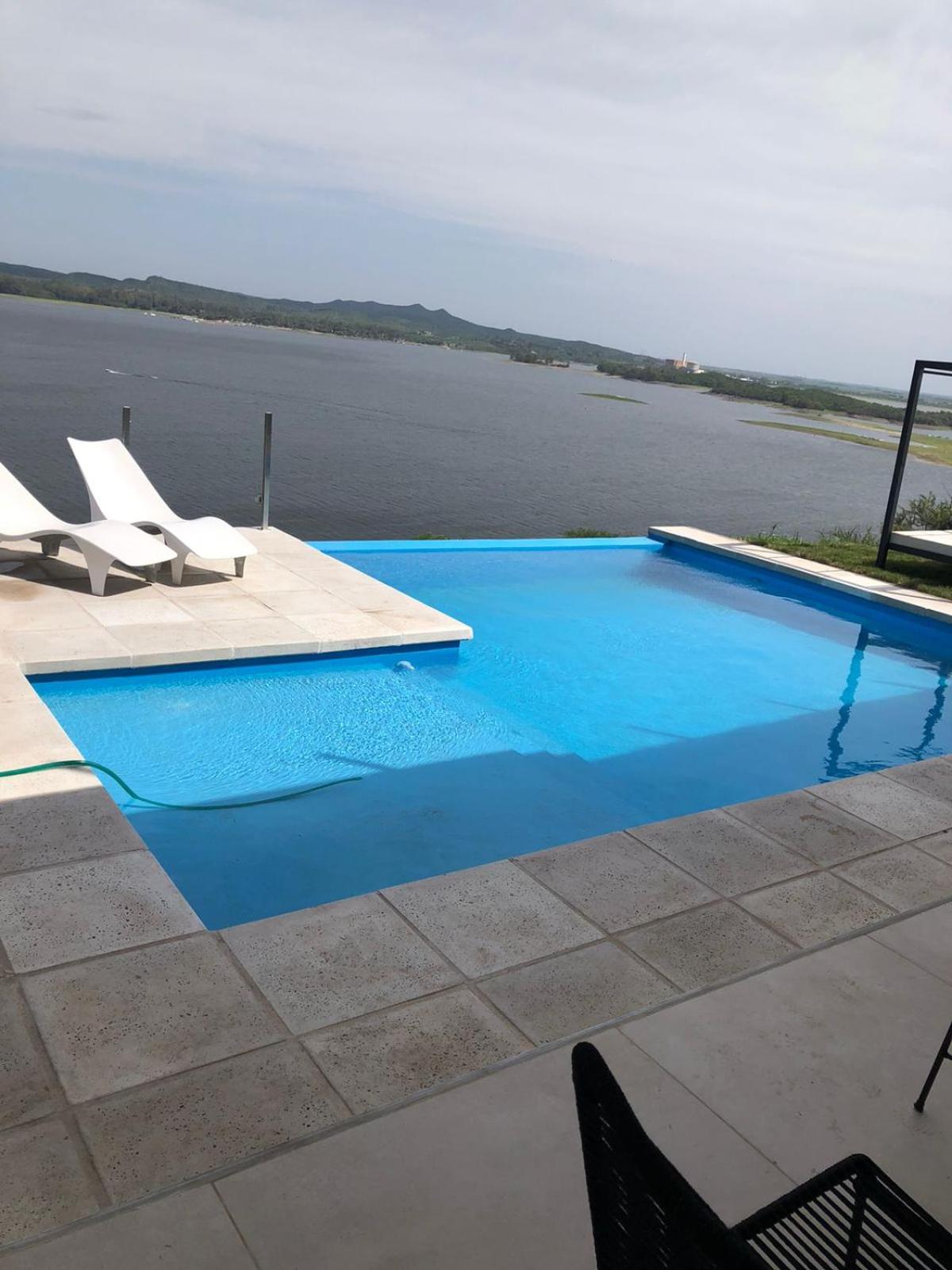 Casas Frente al Lago en Barrio Privado Punta Peñon