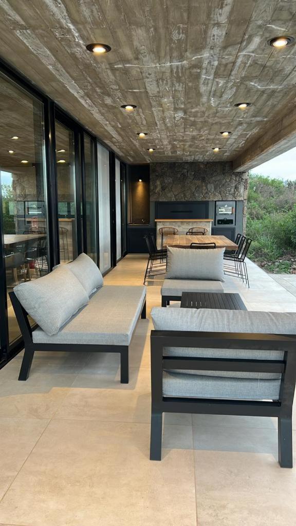 Casas Frente al Lago en Barrio Privado Punta Peñon
