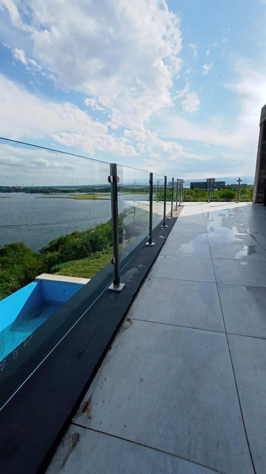 Casas Frente al Lago en Barrio Privado Punta Peñon