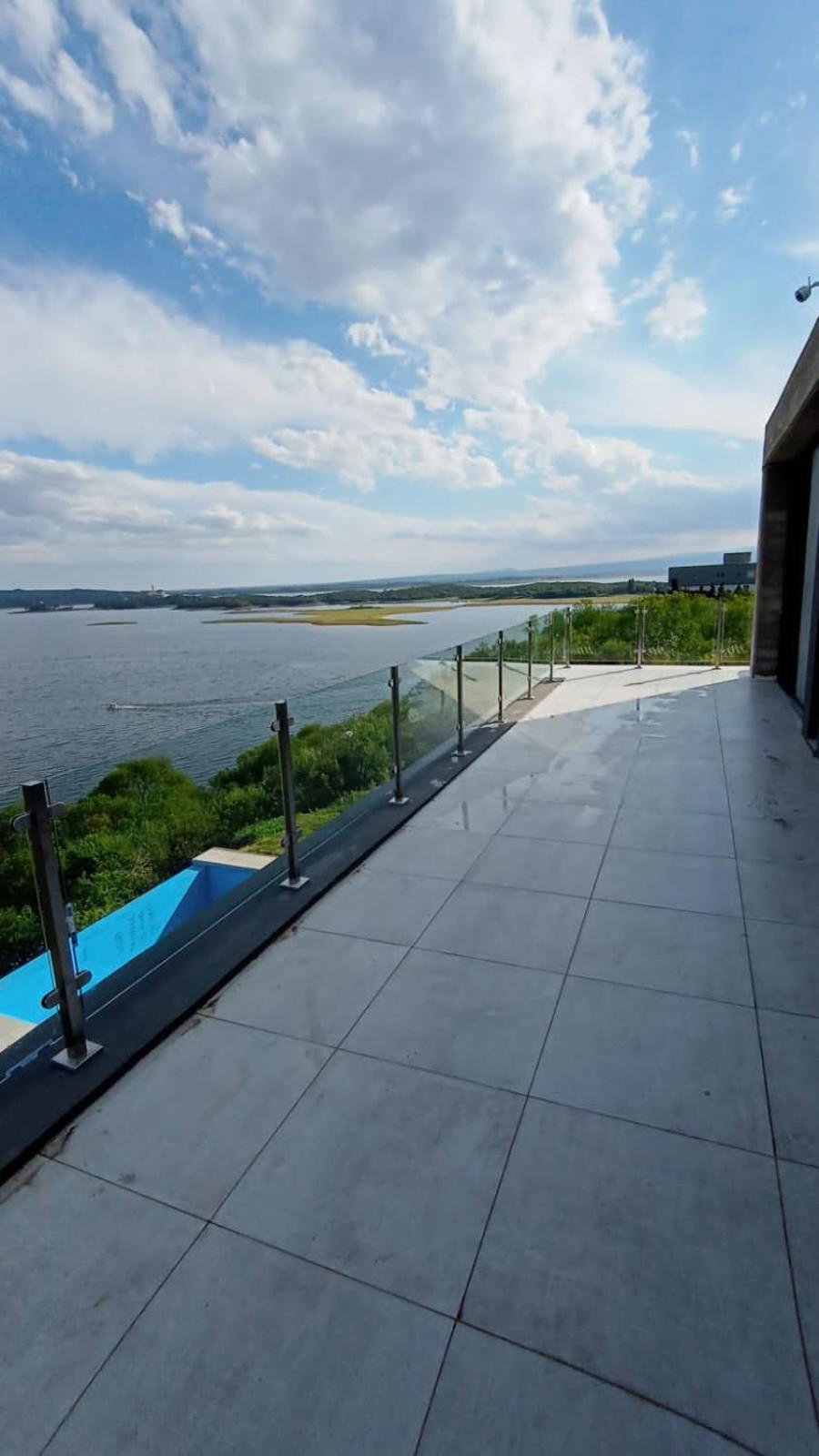 Casas Frente al Lago en Barrio Privado Punta Peñon