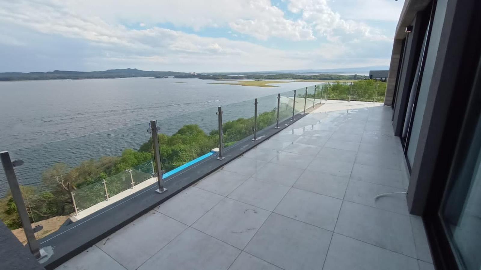 Casas Frente al Lago en Barrio Privado Punta Peñon