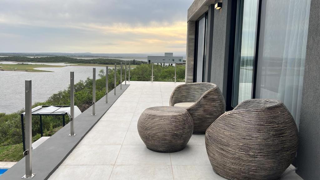 Casas Frente al Lago en Barrio Privado Punta Peñon