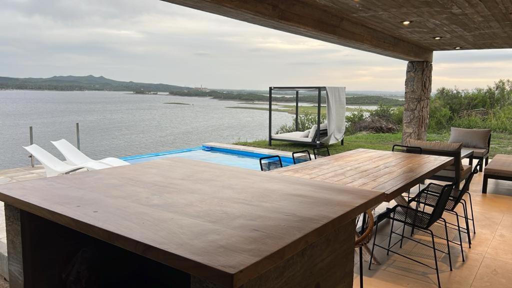 Casas Frente al Lago en Barrio Privado Punta Peñon