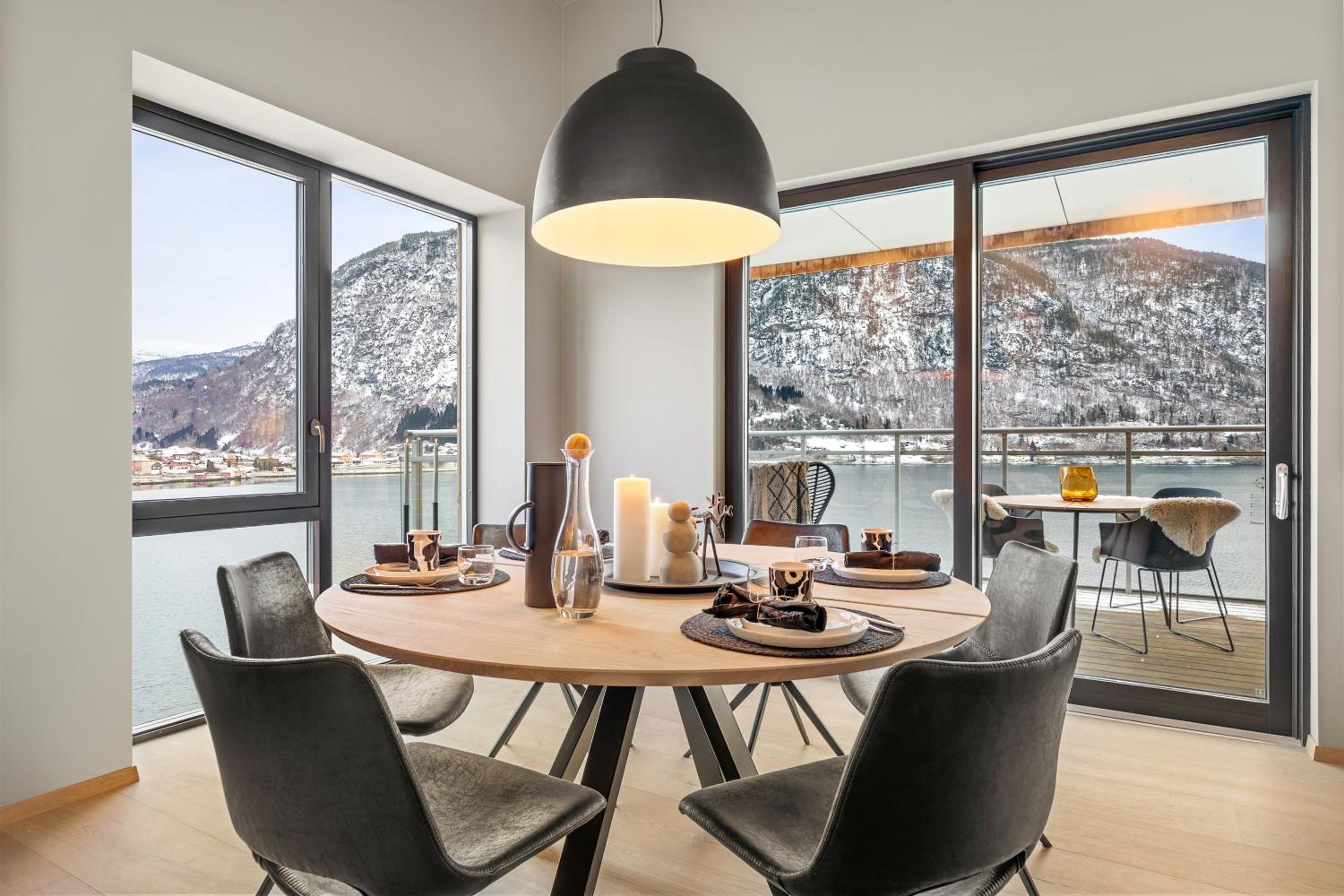 Toppleilighet på bryggen i Sogndal med fantastisk utsikt view 4