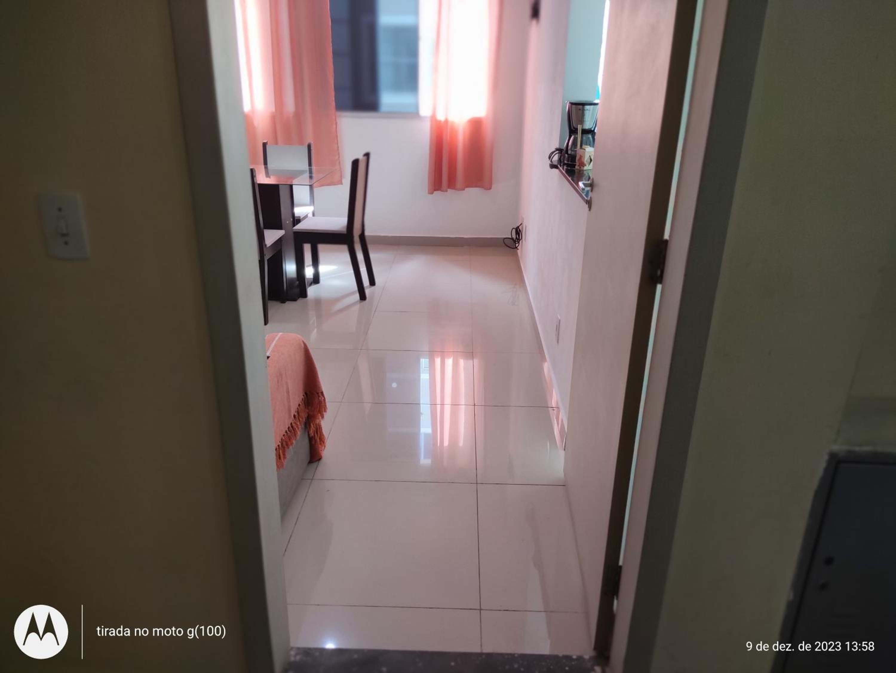 Em Natal, aptº 2/4 inteiro em condomínio fechado.