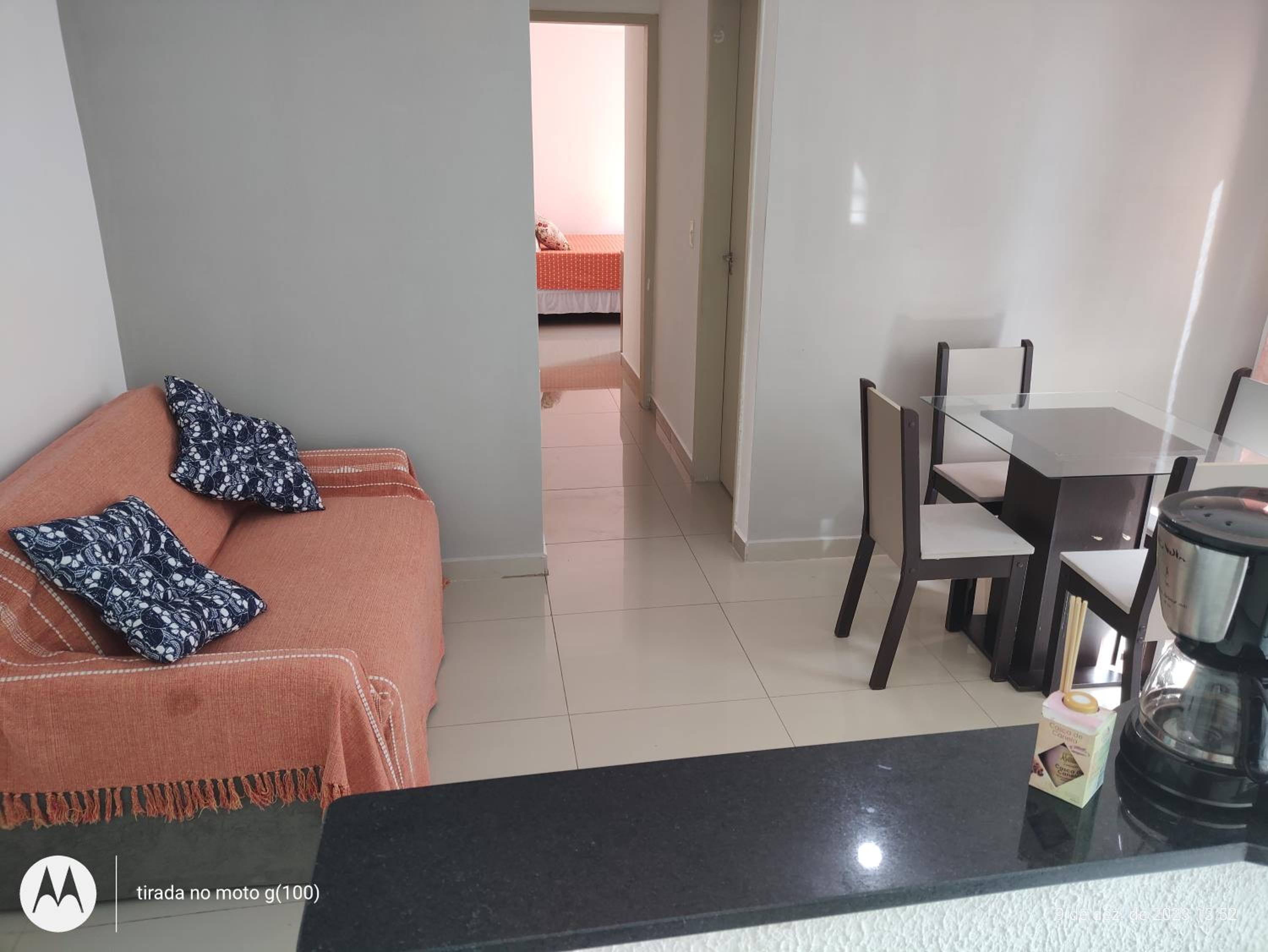 Em Natal, aptº 2/4 inteiro em condomínio fechado.
