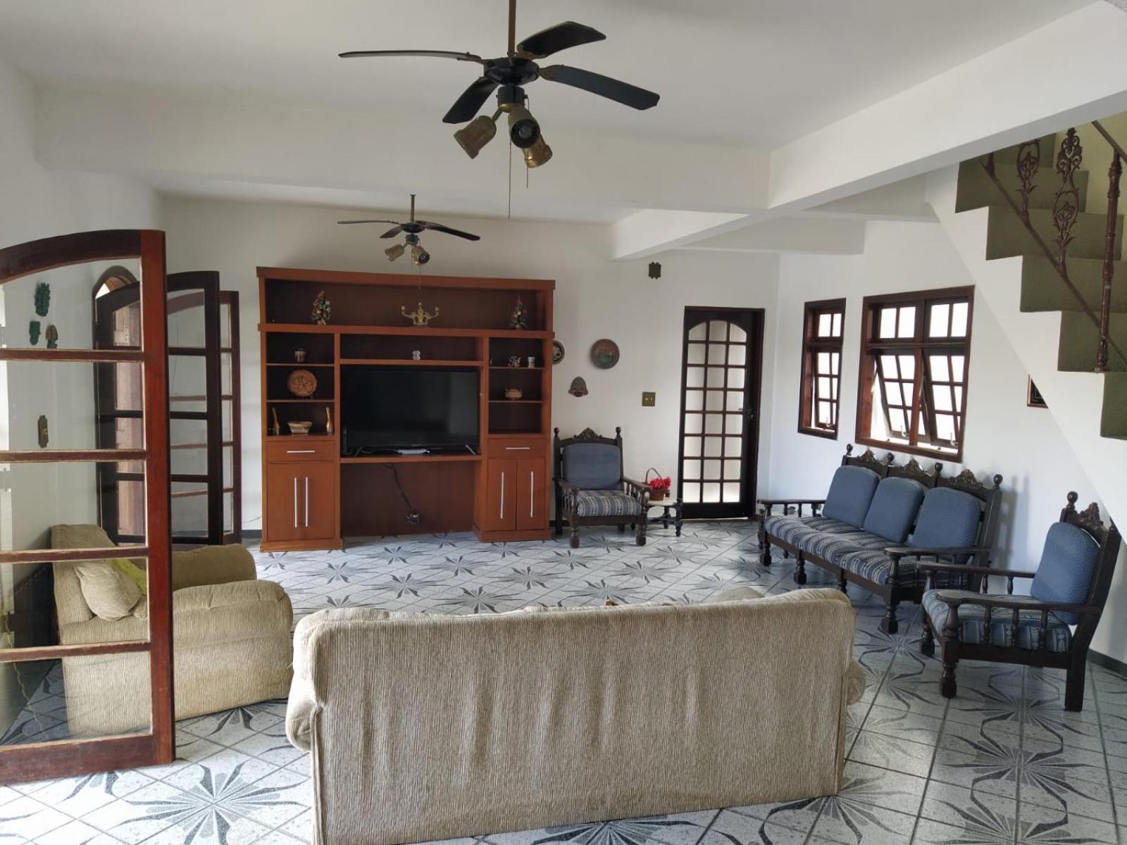 Carnaval a partir 5 diárias - 15 pessoas- Linda Casa de praia com Super piscina 12x5 Novinha com 3 níveis, Wi-Fi, Tv led,jardim , churrasqueira completa
