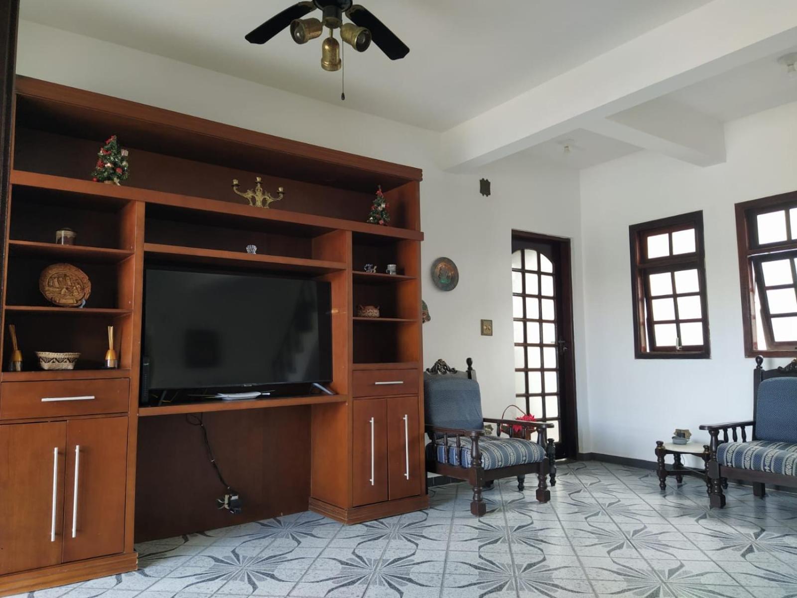 Carnaval a partir 5 diárias - 15 pessoas- Linda Casa de praia com Super piscina 12x5 Novinha com 3 níveis, Wi-Fi, Tv led,jardim , churrasqueira completa