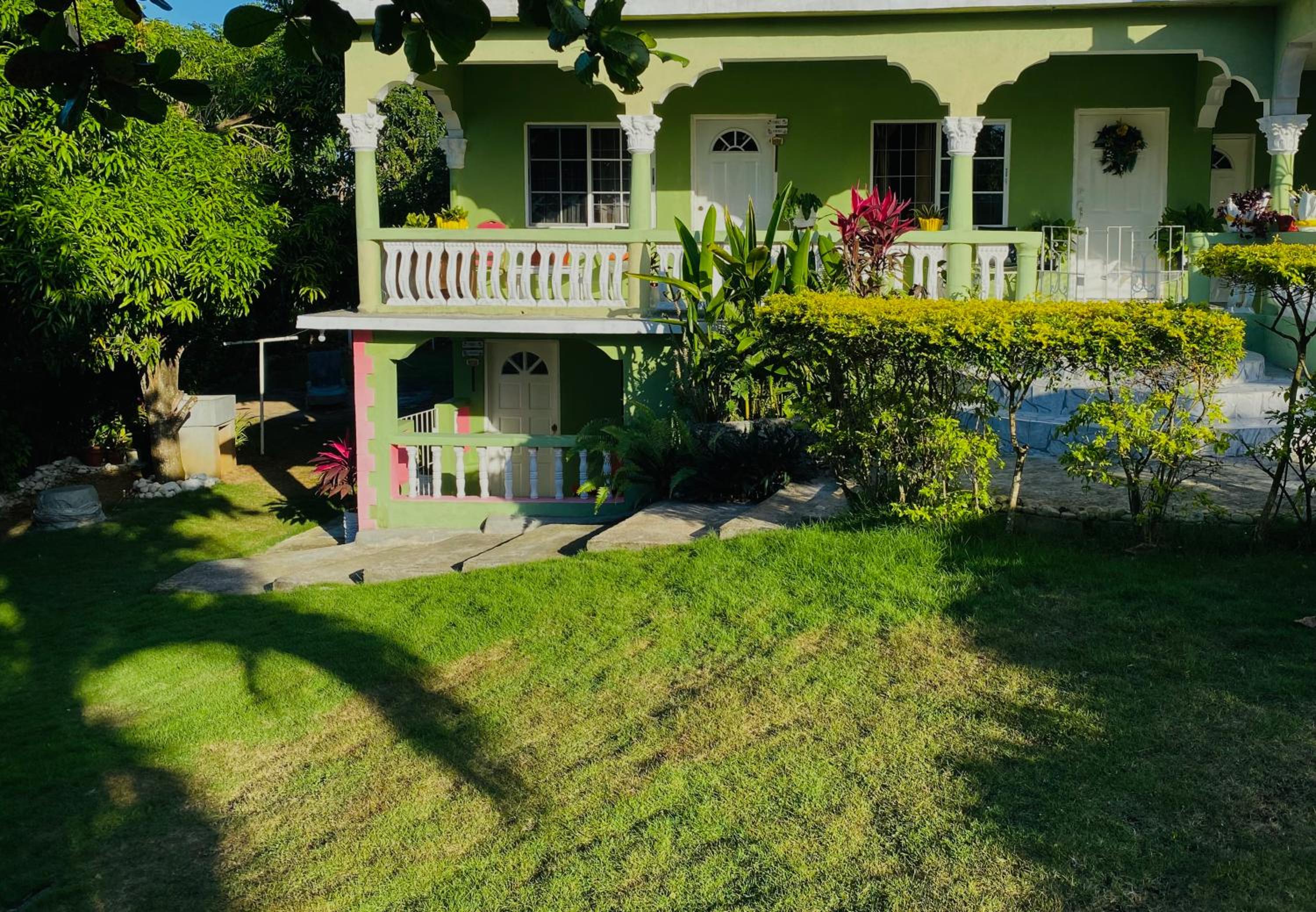 Cindy's Garden Stay