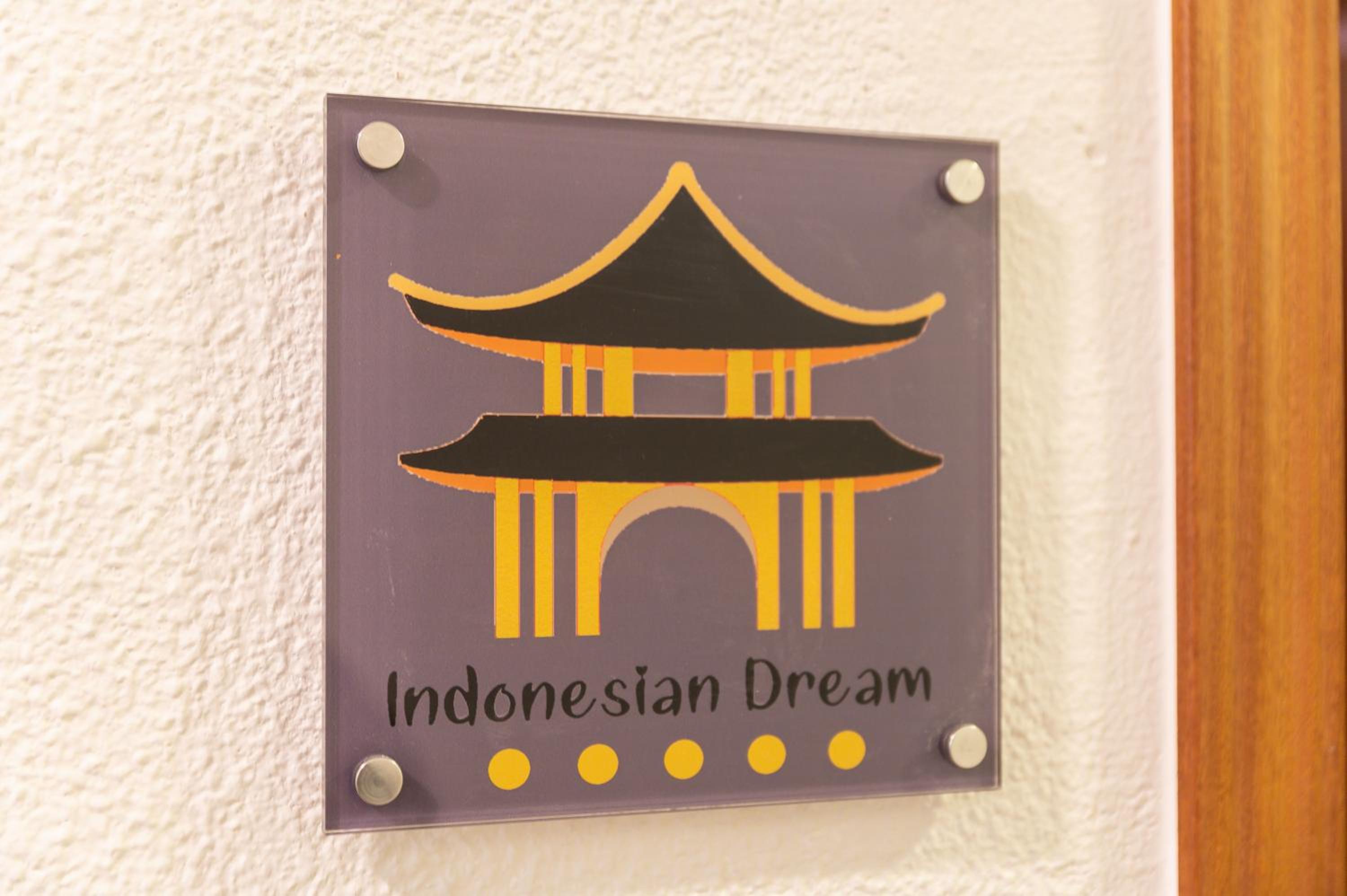Indonesian Dreams by iloftmalaga