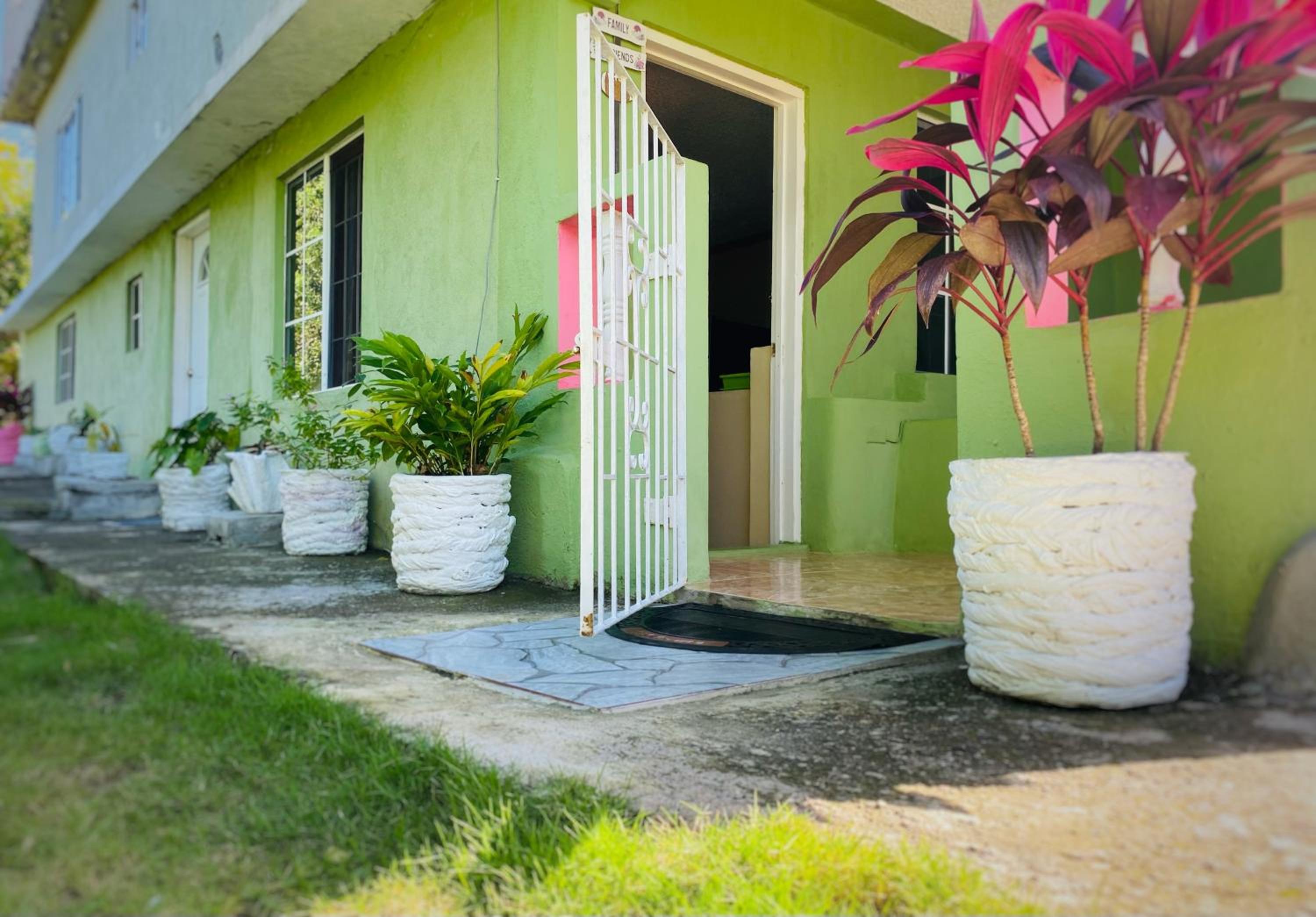 Cindy's Garden Stay