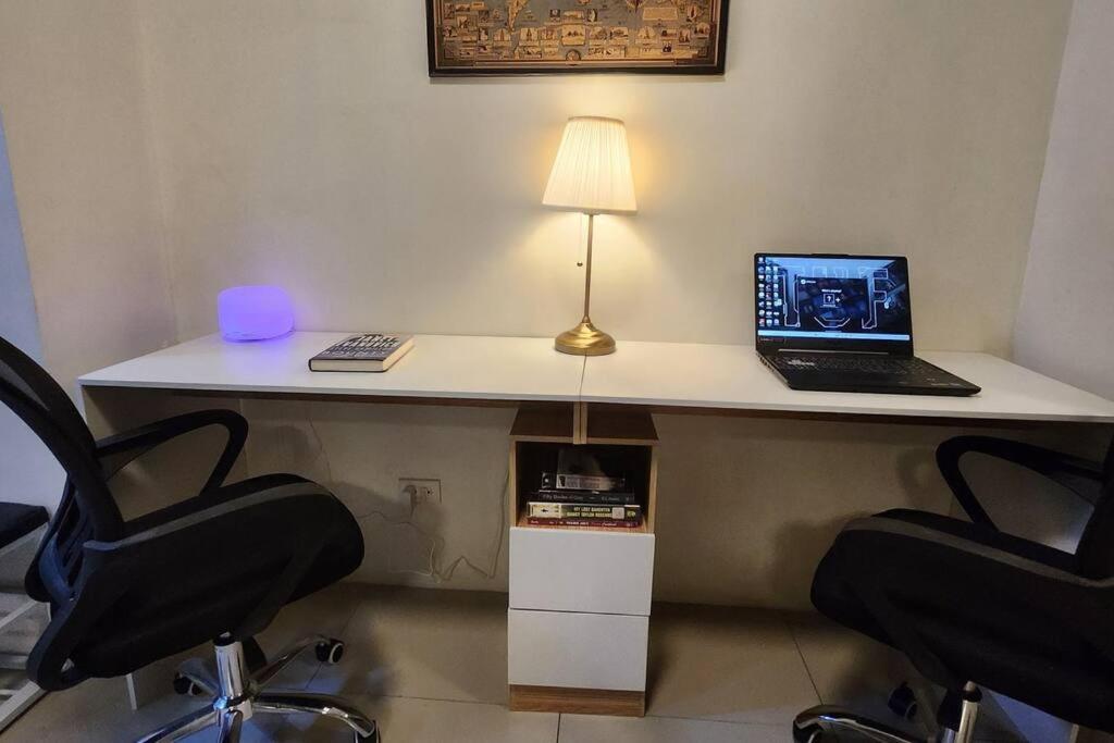 Cozy 2BR Apartment in Makati view 4