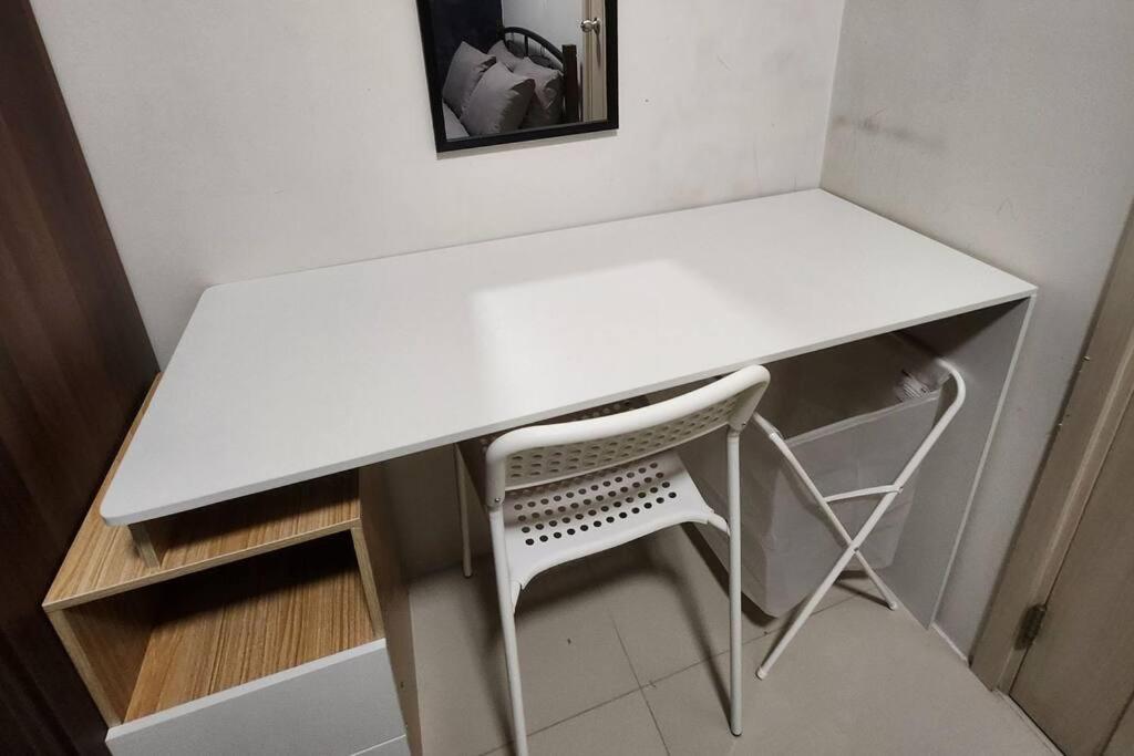 Cozy 2BR Apartment in Makati view 5