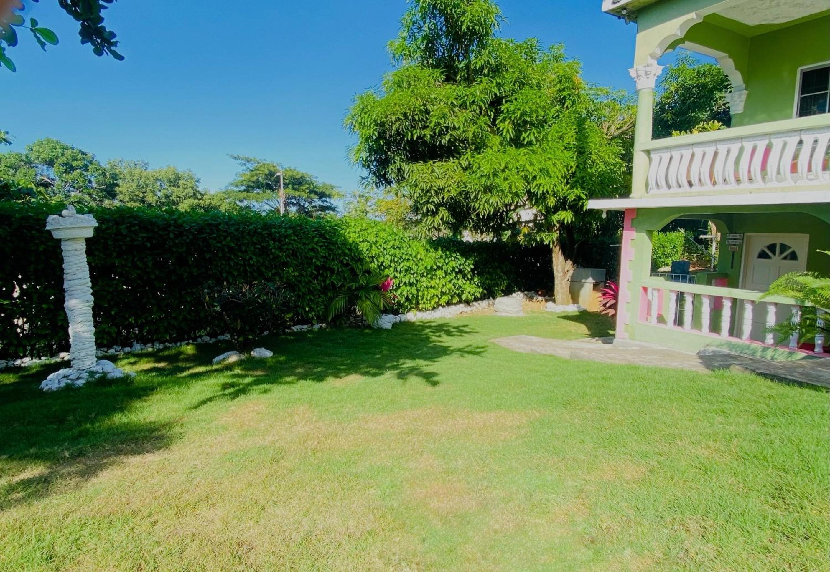 Cindy's Garden Stay
