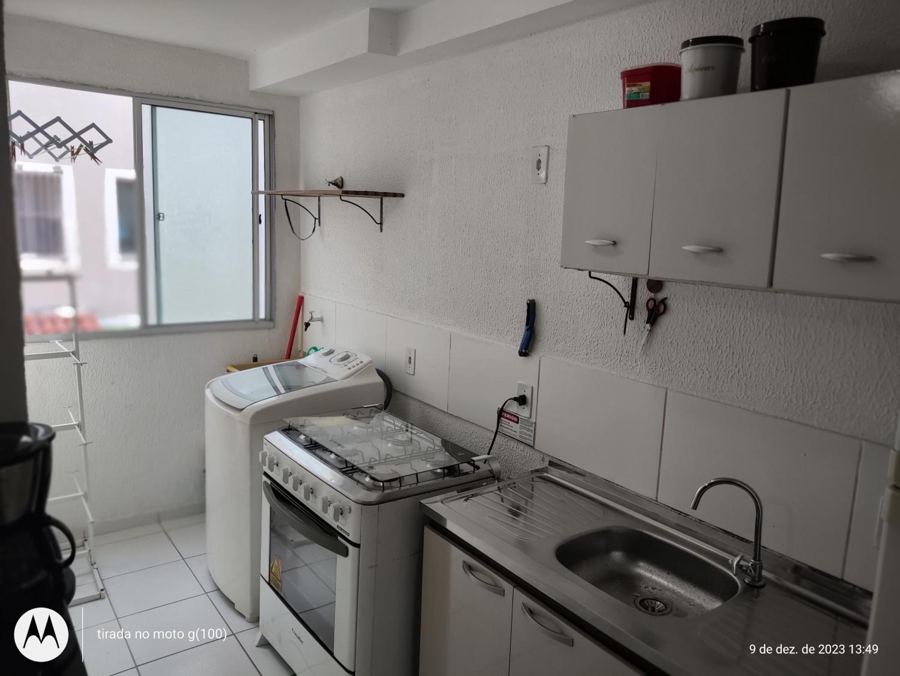 Em Natal, aptº 2/4 inteiro em condomínio fechado.
