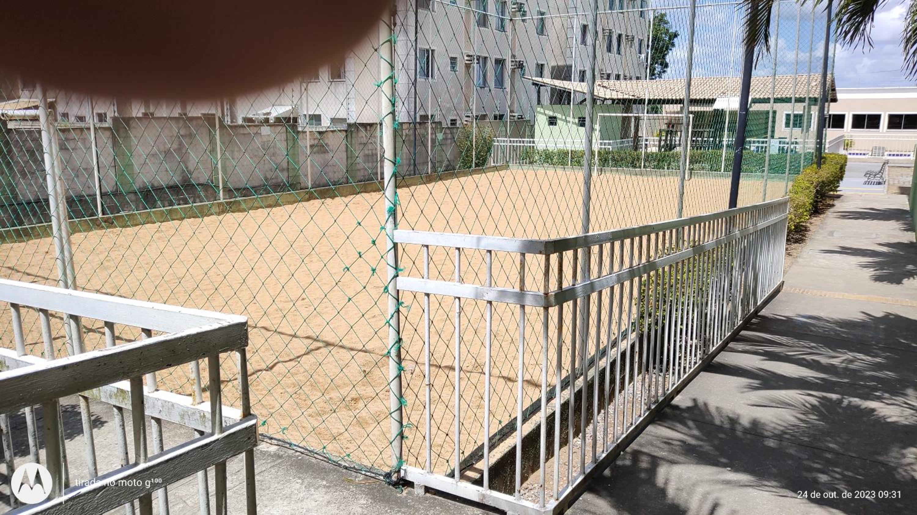 Em Natal, aptº 2/4 inteiro em condomínio fechado.