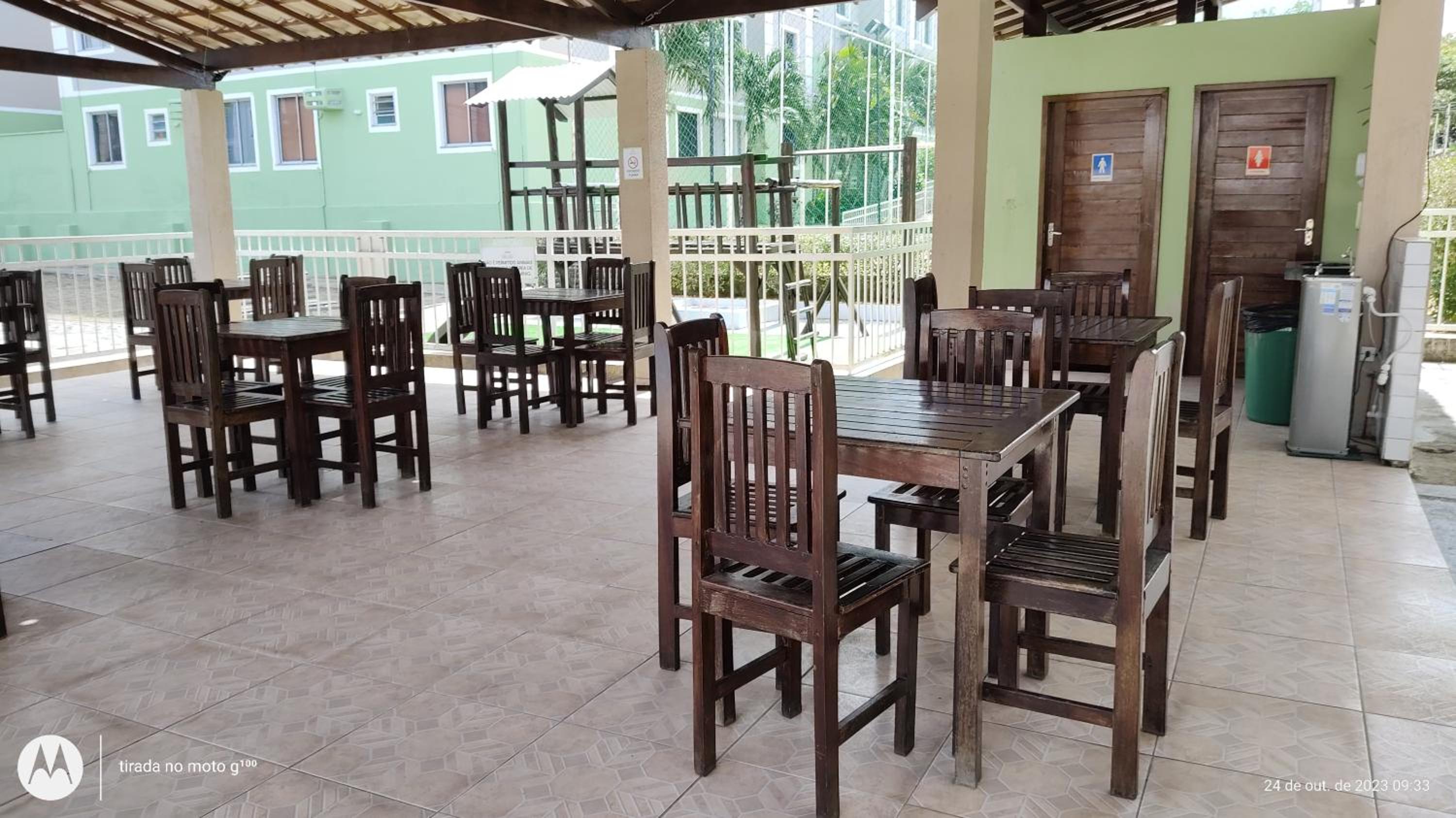 Em Natal, aptº 2/4 inteiro em condomínio fechado.
