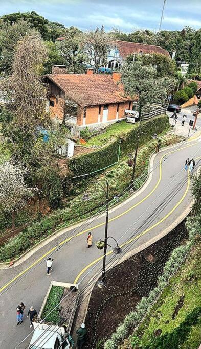 Gramado. Apto Lindo e Estratégico na Rua Torta.