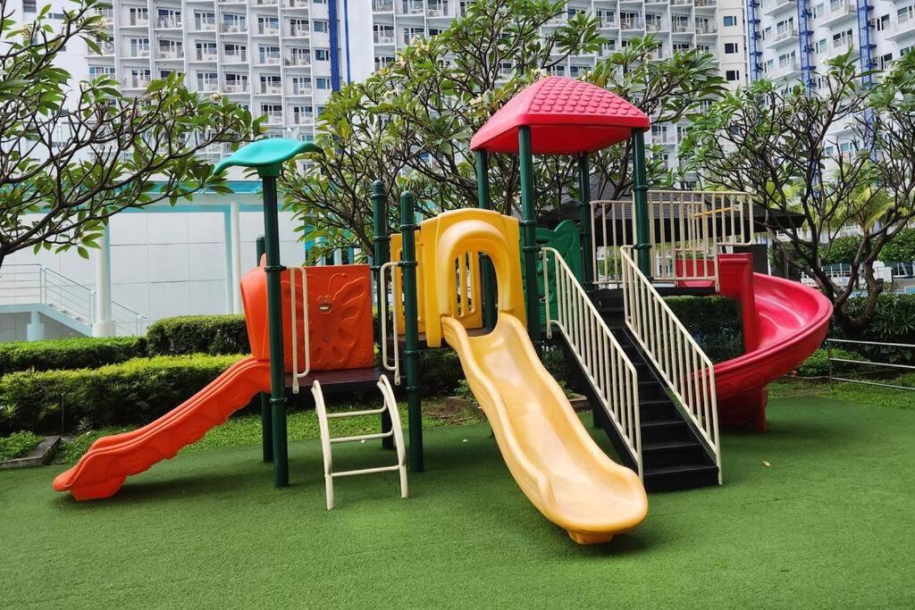 Homey 2br apartment in Makati view 3