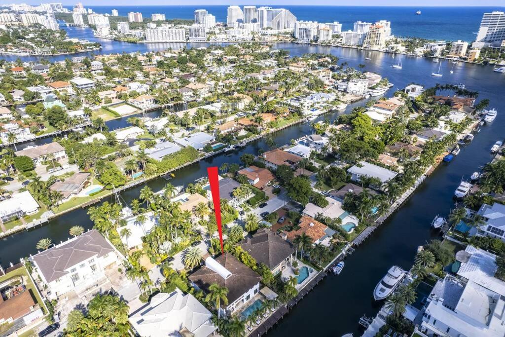 Tropical Waterfront 7 Bedroom House in Seven Isles