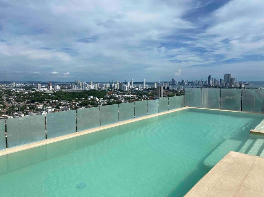 Galería Caribe 2 habitaciones en piso 24 cerca de la playa y centro histórico