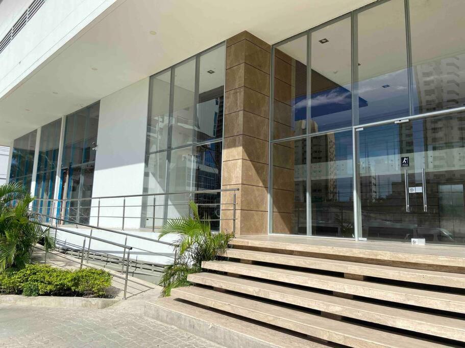Galería Caribe 2 habitaciones en piso 24 cerca de la playa y centro histórico