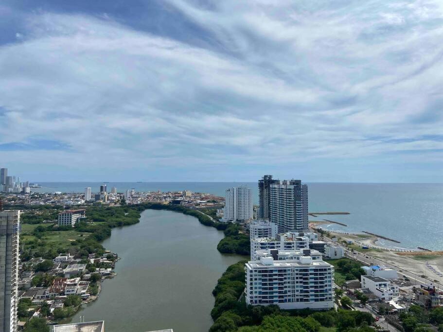 Galería Caribe 2 habitaciones en piso 24 cerca de la playa y centro histórico