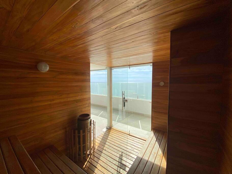 Galería Caribe 2 habitaciones en piso 24 cerca de la playa y centro histórico