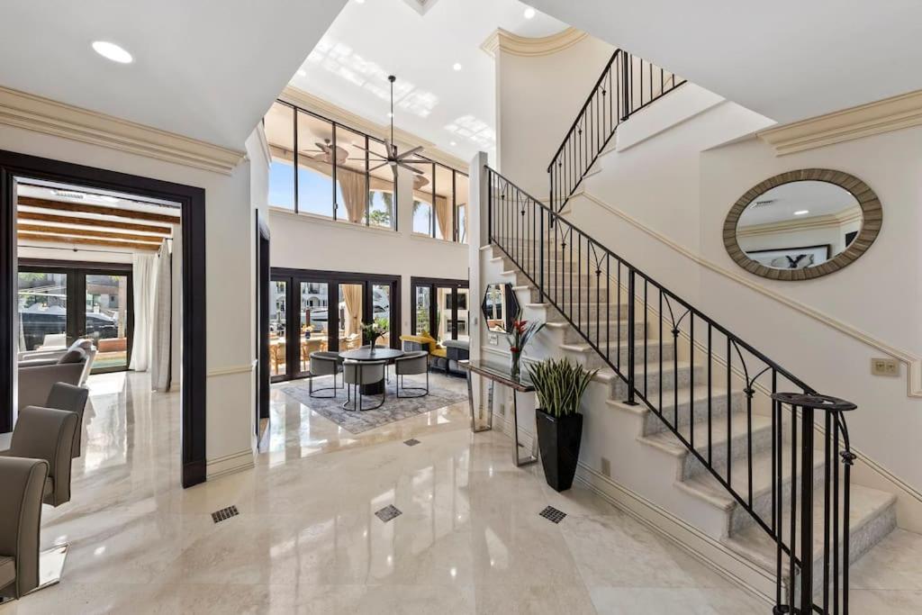 Tropical Waterfront 7 Bedroom House in Seven Isles view 3
