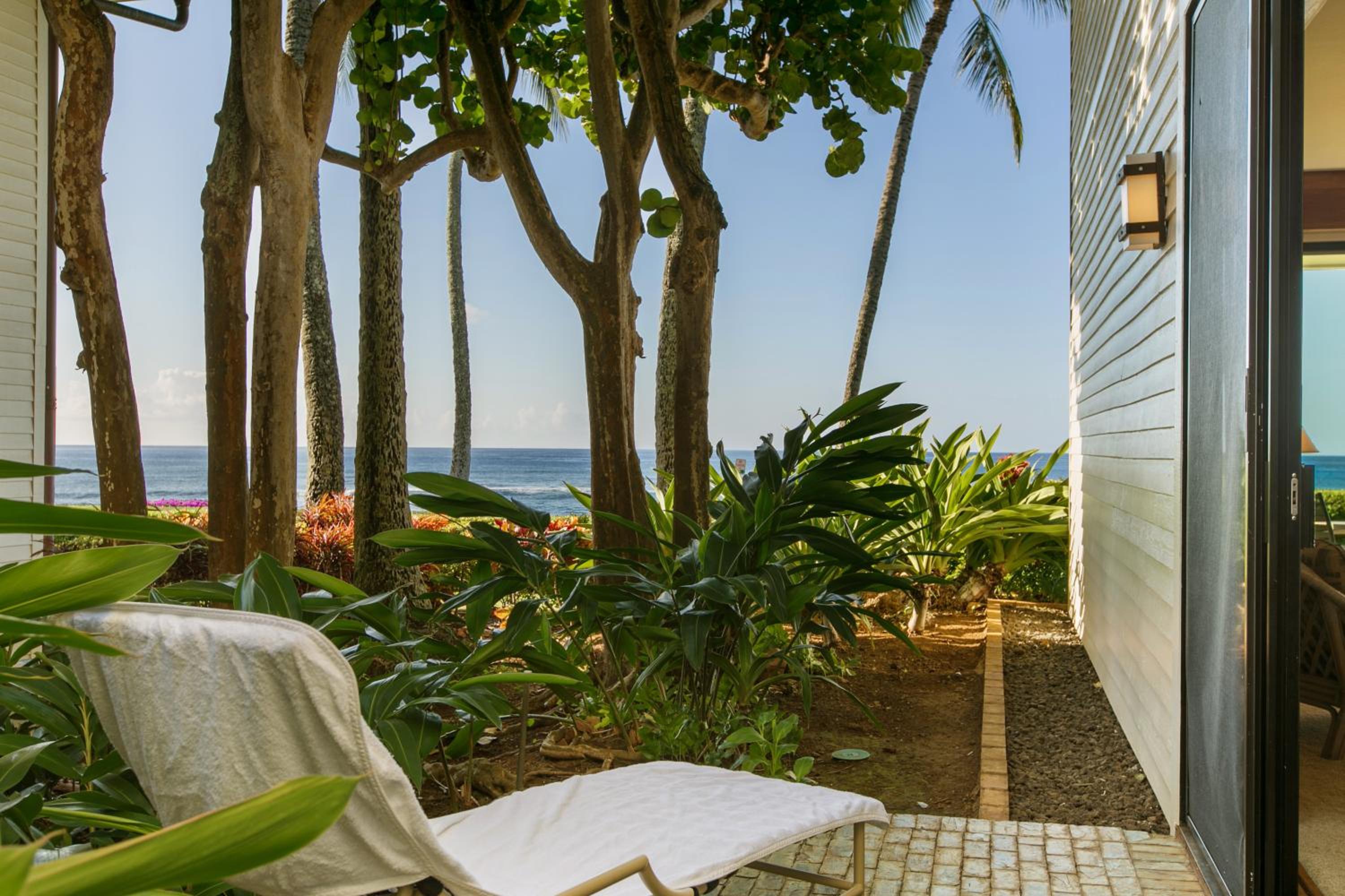 Oceanfront Breezy Corner Unit w Air Conditioning- Alekona Kauai view 4