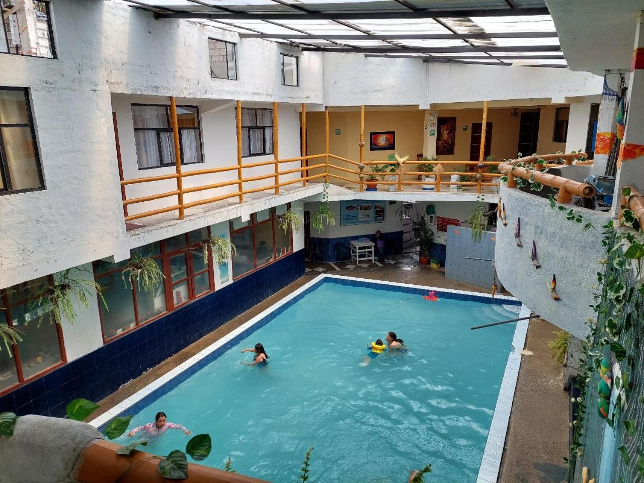 Hostal y Complejo Turístico La Rueda